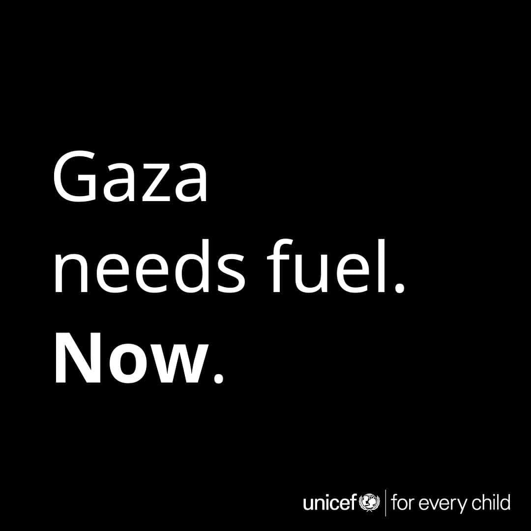 unicefのインスタグラム：「UNICEF continues to press world leaders at every occasion for an immediate humanitarian ceasefire and unrestricted humanitarian access to allow aid to reach children and families.  At least 300,000 liters of fuel every 2-3 days is needed to allow hospitals and water desalination plants to function and trucks to distribute supplies inside Gaza to prevent further deaths of children, including infants in neonatal intensive care units.」