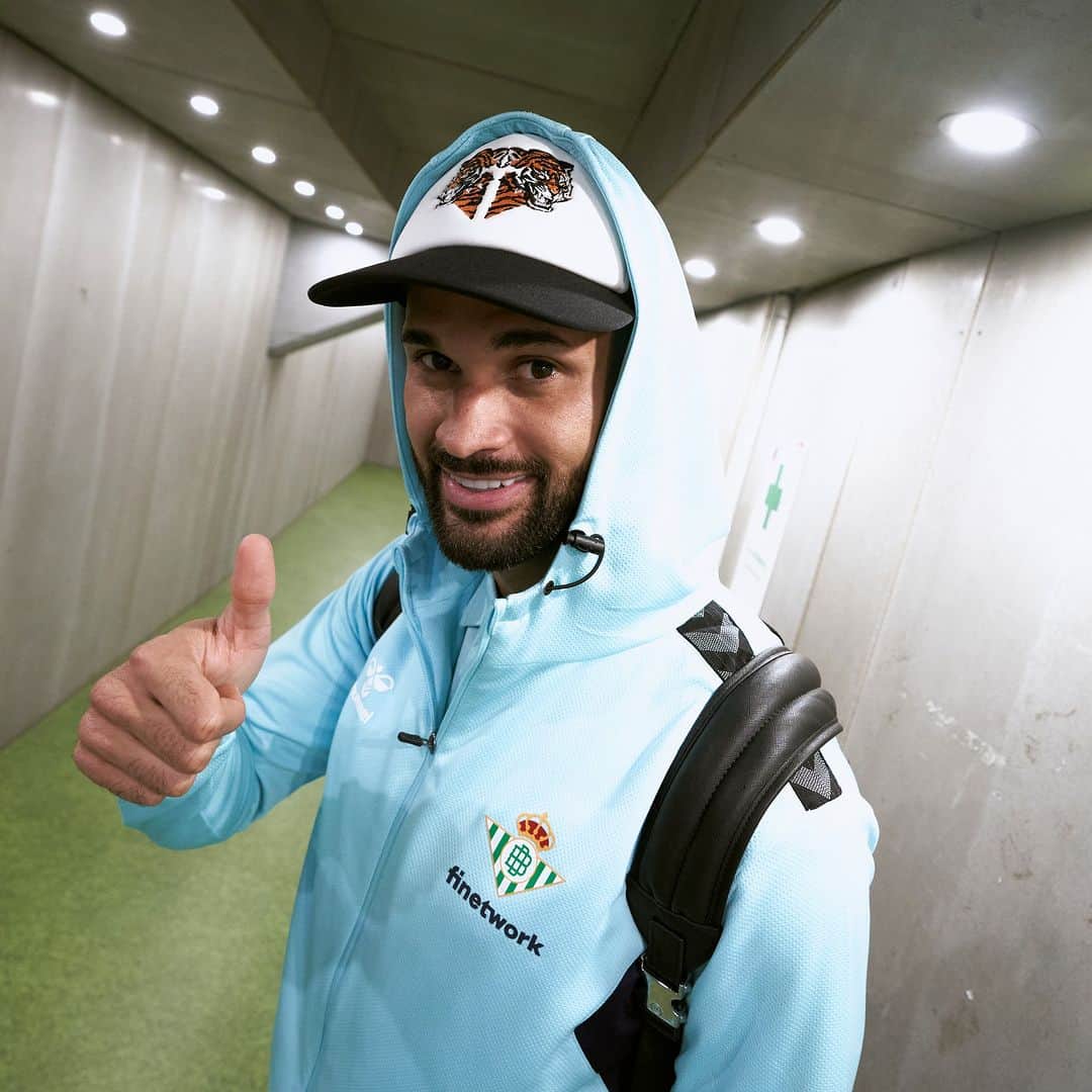 レアル・ベティスのインスタグラム：「🐯🧢  La gorra.」