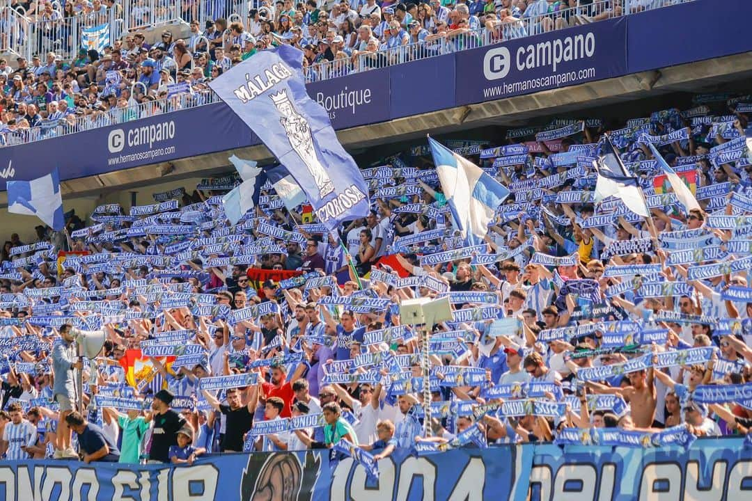 マラガCFのインスタグラム：「2⃣4⃣ horas para el #MálagaCórdoba...  ✅ Camiseta blanquiazul ✅ Bufanda malaguista  ¡Todo preparado en La Rosaleda para un nuevo derbi andaluz!💙」