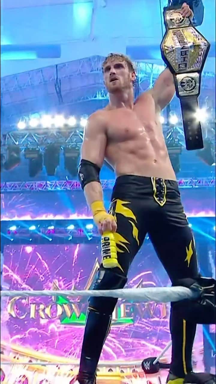 WWEのインスタグラム：「AND NEW UNITED STATES CHAMPION! 🇺🇸🙌Congratulations, @loganpaul! #WWECrownJewel」