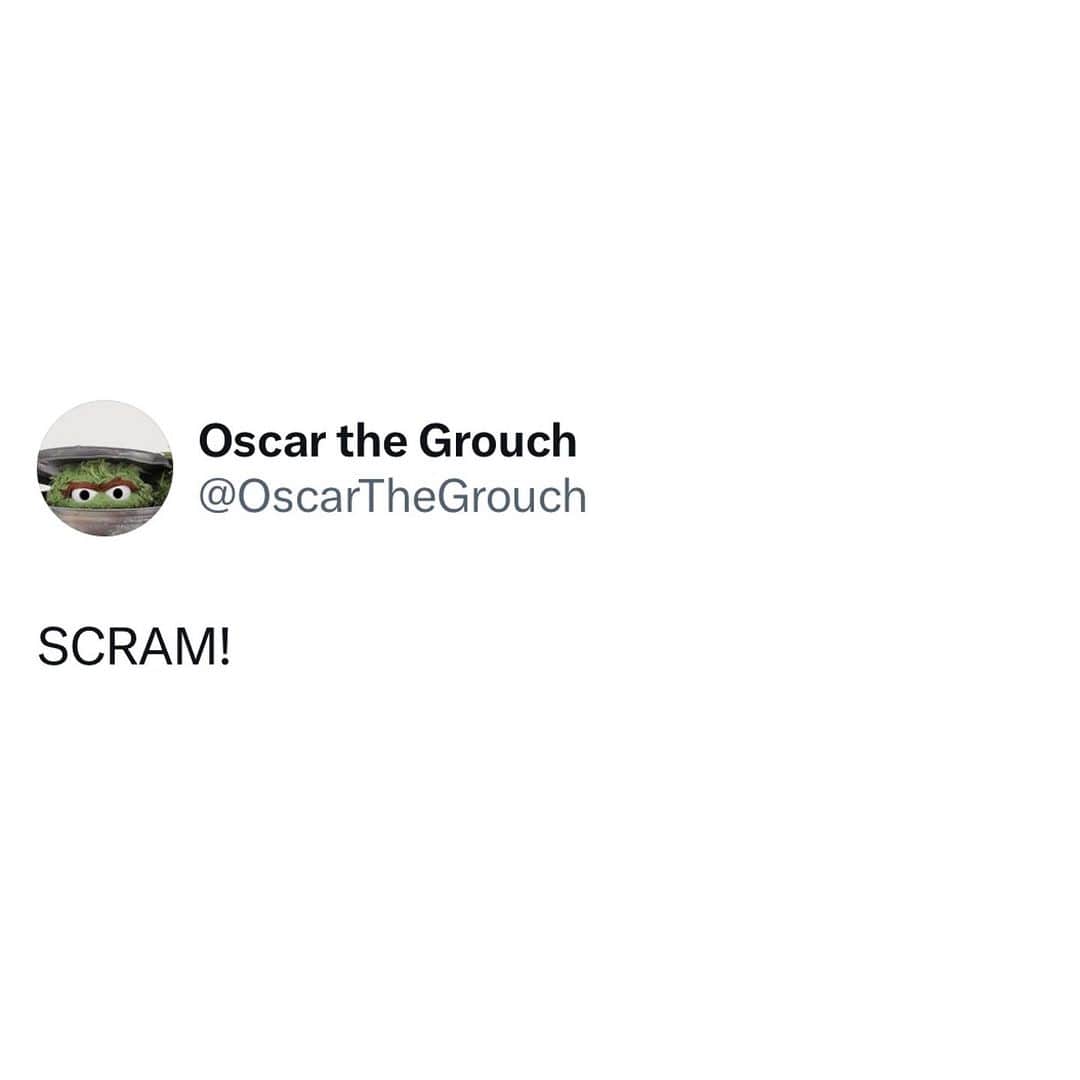 セサミストリートのインスタグラム：「Drop a 🗑️ in the comments if you read that in Oscar's voice. 😂💚」