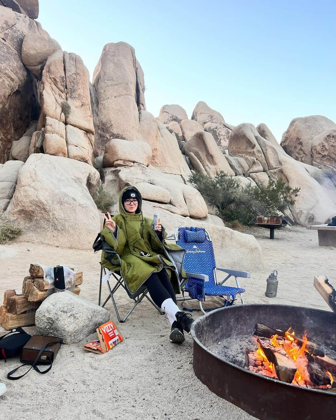 アリーシャ・マリーのインスタグラム：「alisha goes camping ⛺️☕️🪵  hear me out…survivor but influencers. comedy gold. @influencersinthewild pls make a show. id pay money to watch that LOL who would you want on it??」