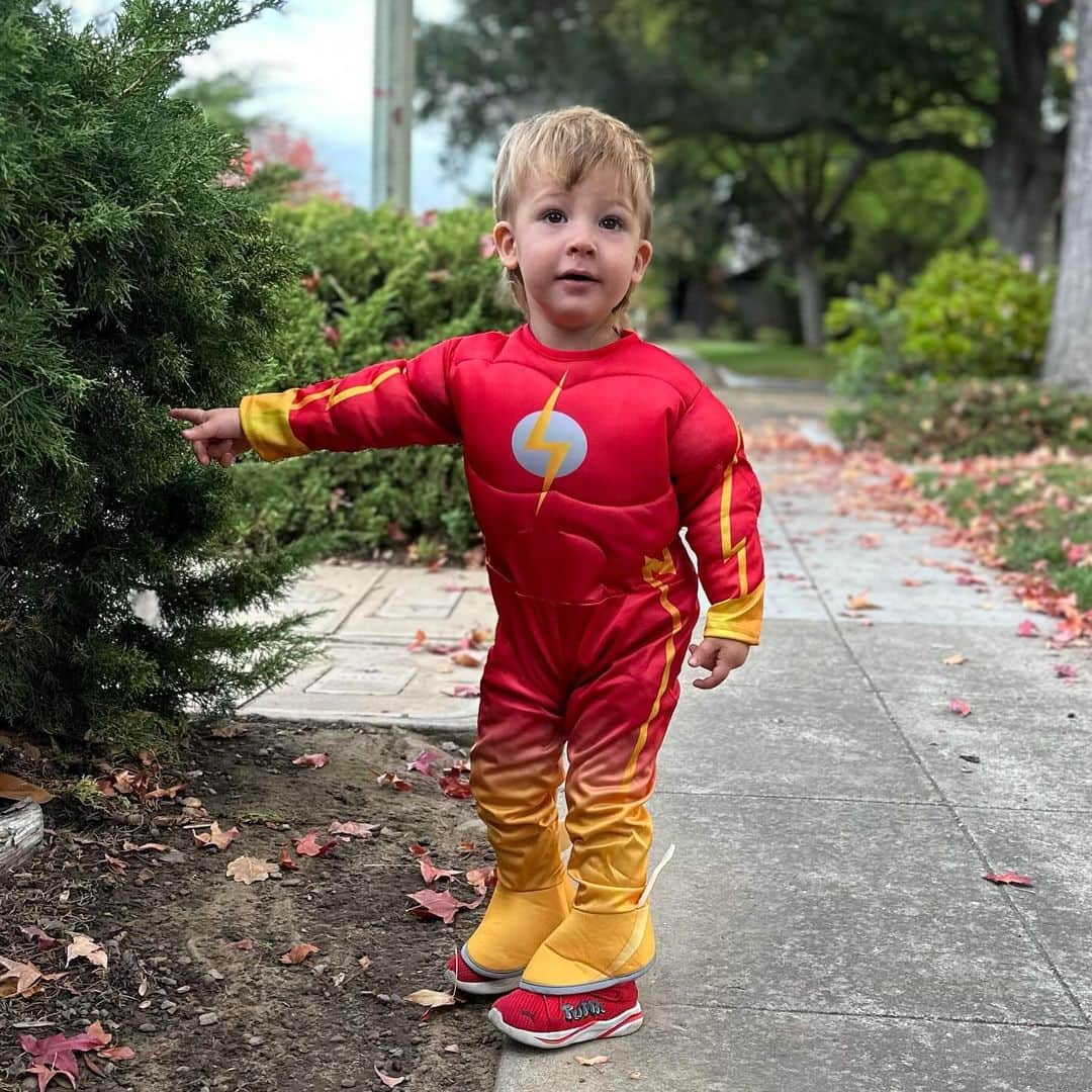 ジェシカ・シーバさんのインスタグラム写真 - (ジェシカ・シーバInstagram)「Nikolas turned three on Halloween! I am still getting used to having a holiday birthday but it’s perfect for him. Niko is my little soul baby. I feel deeply connected to him. We all do! He has been the most beautiful addition, a perfect compliment to our family and his siblings. Niko loves his people more than anything, and it’s been such an honor to get to be a part of his beautiful life.」11月5日 4時53分 - mommasgonecity