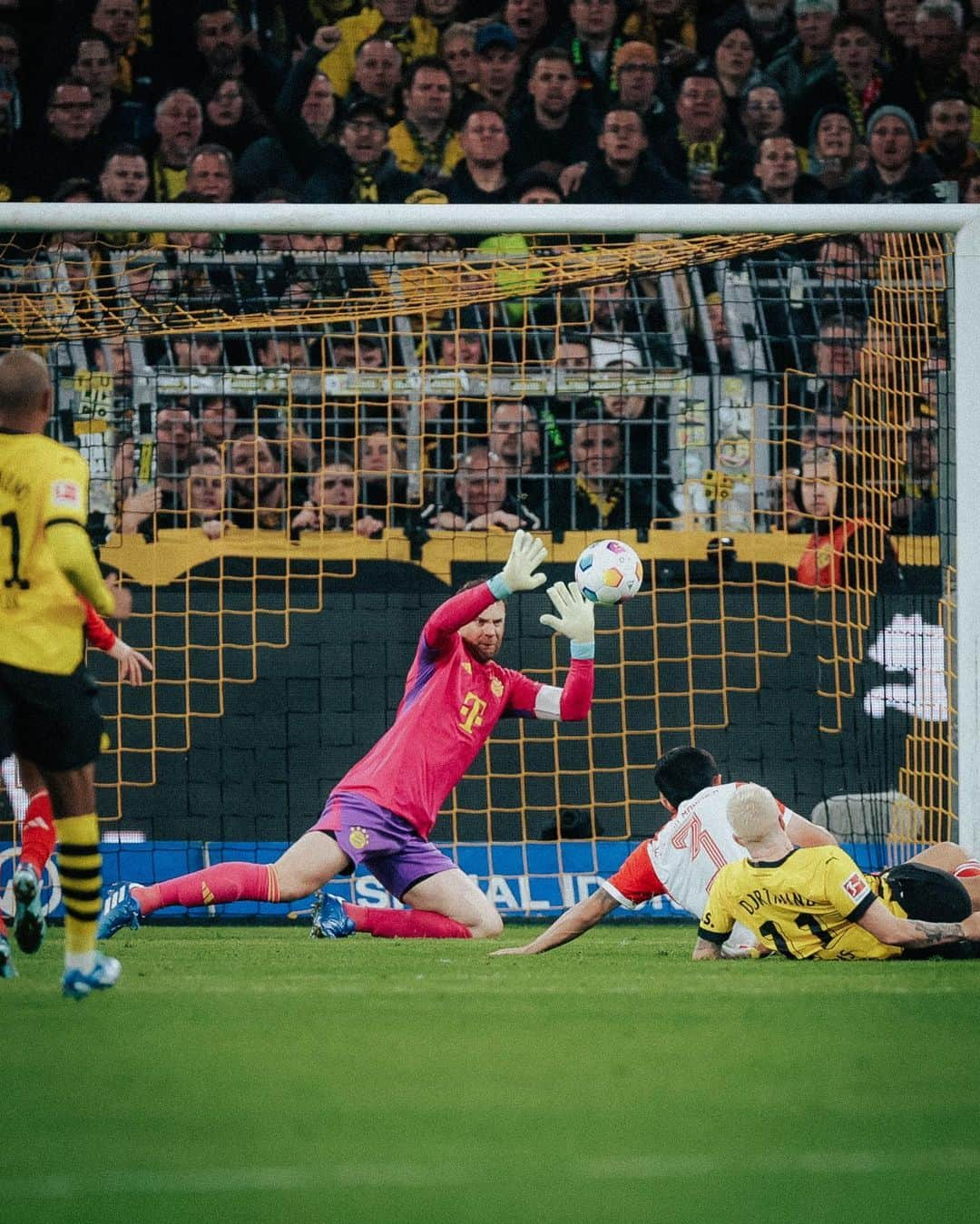 マヌエル・ノイアーのインスタグラム：「Clean sheet. Good reaction. 🧤⚽️ #derklassiker」