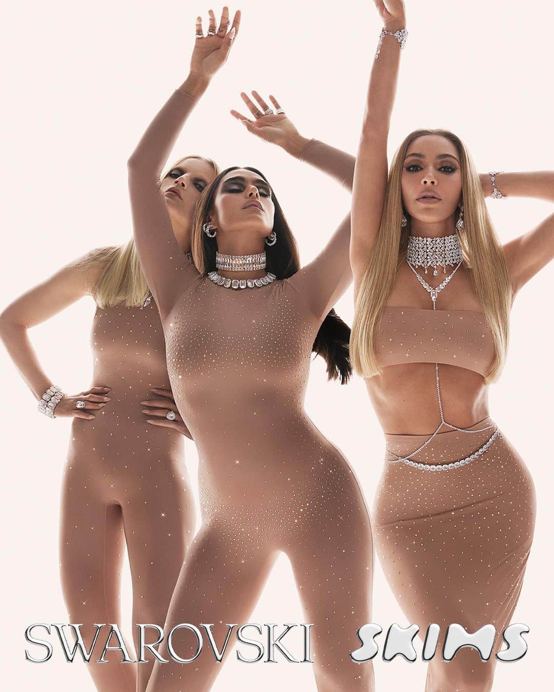 のインスタグラム：「Our exclusive collection of shapewear, loungewear and crystal jewelry is coming. Designed by our Global Creative Director @GiovannaEngelbert, the collection launches November 7th at 9am ET exclusively on swarovski.com, SKIMS.com, and in select Swarovski stores.   There's still time to register via link in bio and stay in the know.  Swarovski Creative Director: @giovannaengelbert SKIMS Founder: @kimkardashian Photographer: @mertalas Creative Director: @linakutsovskaya @beg00dstudios represented by @artpartner Stylist: @mr_carlos_nazario represented by @artpartner   #SWAROVSKIxSKIMS #SwarovskiMatrix #SwarovskiMillenia #SwarovskiMesmera #Swarovski​」