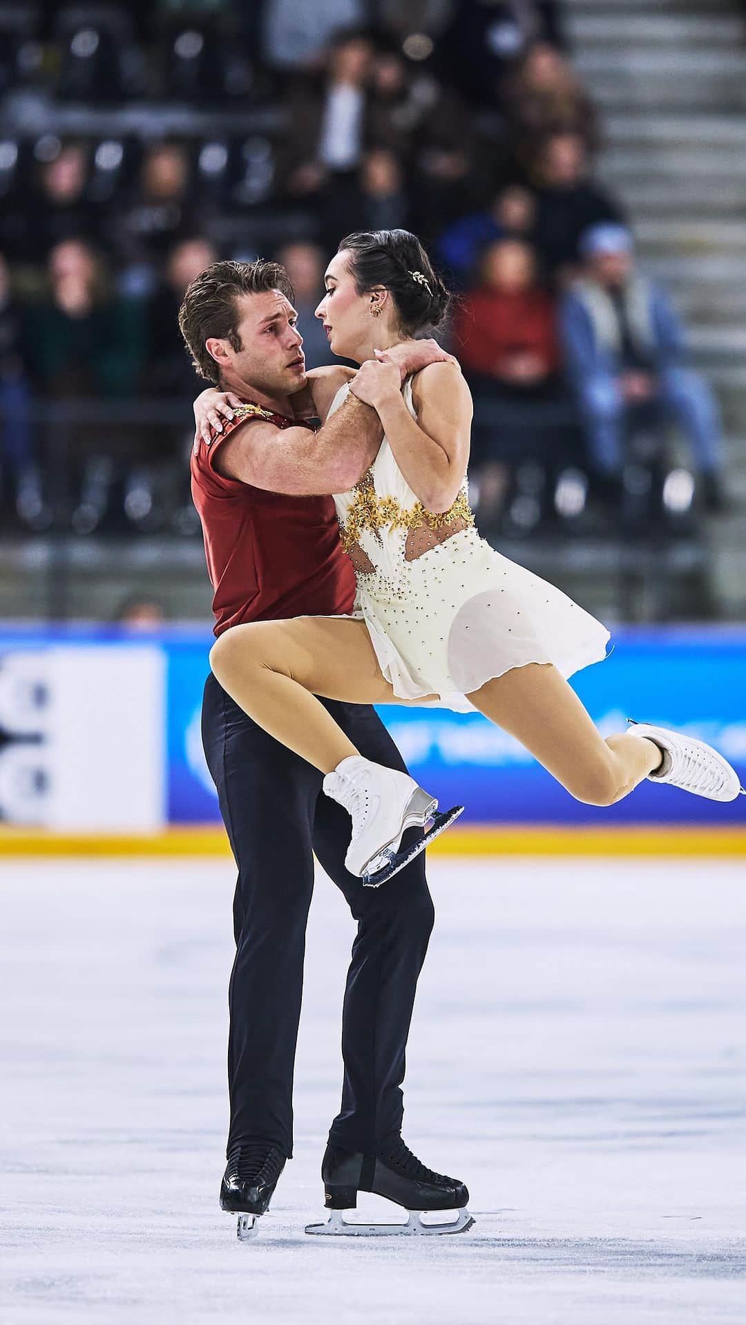 Skate Canadaのインスタグラム：「These are the rising 🌟🌟 of Pair Skating 🤩🔥⛸   Lia Pereira & Trennt Michaud 🇨🇦 score a new PB and claim their first #GPfigure title!   #FigureSkating」