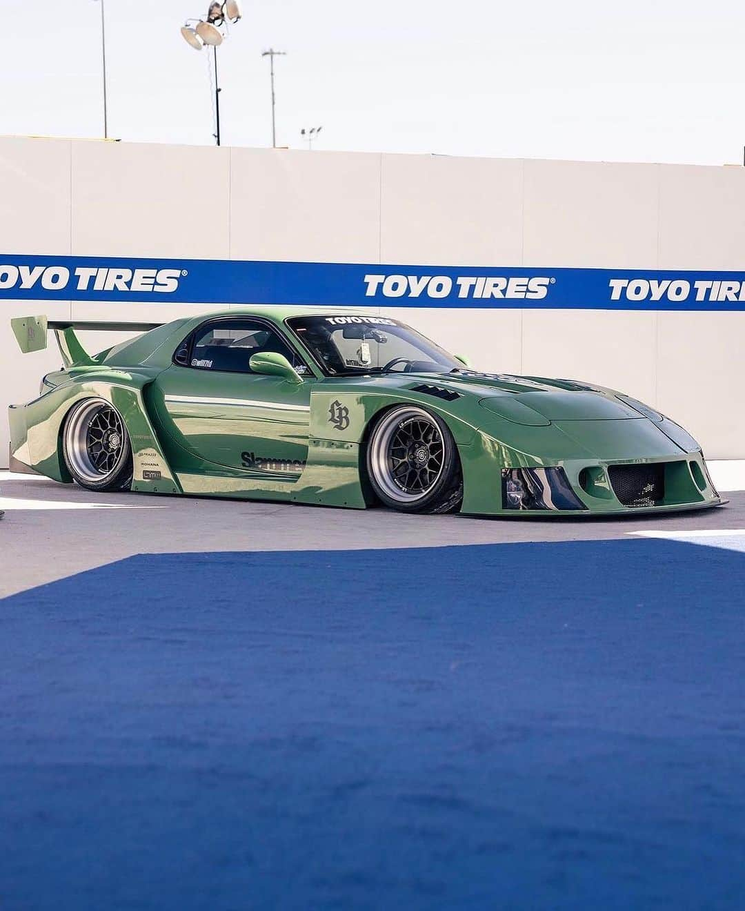 Wataru Katoさんのインスタグラム写真 - (Wataru KatoInstagram)「LIBERTY WALK @semashow2023 @teamtoyousa  booth lb silhouette works mazda rx7 @mazda_jp @mazdausa  @rohanawheels  @toyotires  @ltmw  #libertywalk #lbworks #lbwk #mazda #mazdarx7  #rx7  #fd #semashow #semashow2023  #thankyou #thanks #stancenation #stance#jdm#jdmcars」11月5日 5時55分 - libertywalkkato