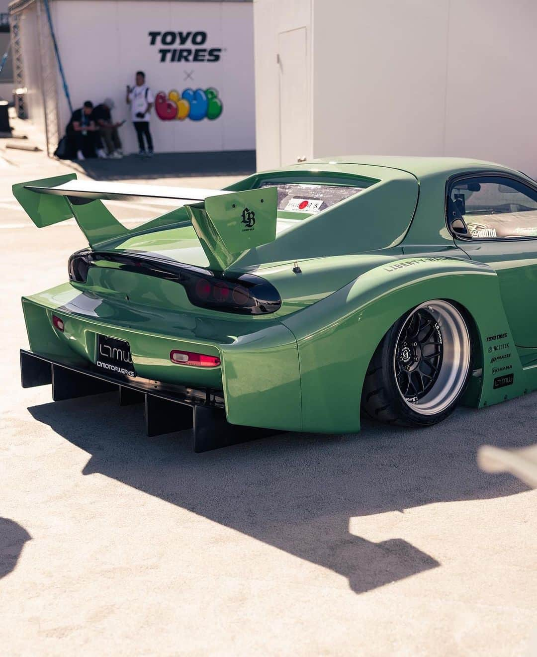 Wataru Katoさんのインスタグラム写真 - (Wataru KatoInstagram)「LIBERTY WALK @semashow2023 @teamtoyousa  booth lb silhouette works mazda rx7 @mazda_jp @mazdausa  @rohanawheels  @toyotires  @ltmw  #libertywalk #lbworks #lbwk #mazda #mazdarx7  #rx7  #fd #semashow #semashow2023  #thankyou #thanks #stancenation #stance#jdm#jdmcars」11月5日 5時55分 - libertywalkkato