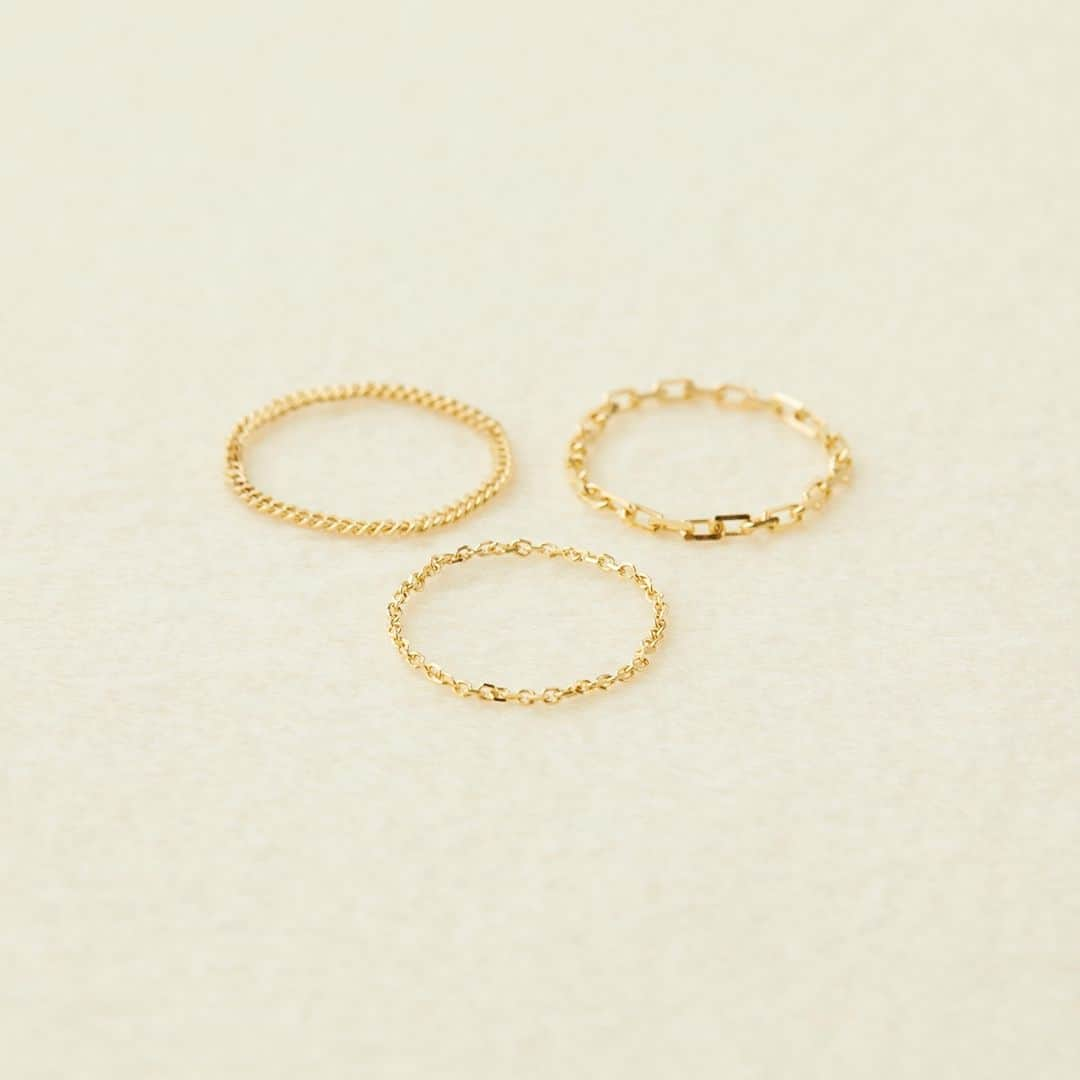 サトミ カワキタさんのインスタグラム写真 - (サトミ カワキタInstagram)「Our versatile chain rings are fun and easy and can be worn casually on their own or stacked with more substantial pieces to create an elevated look.」11月5日 6時00分 - satomi_kawakita_jewelry