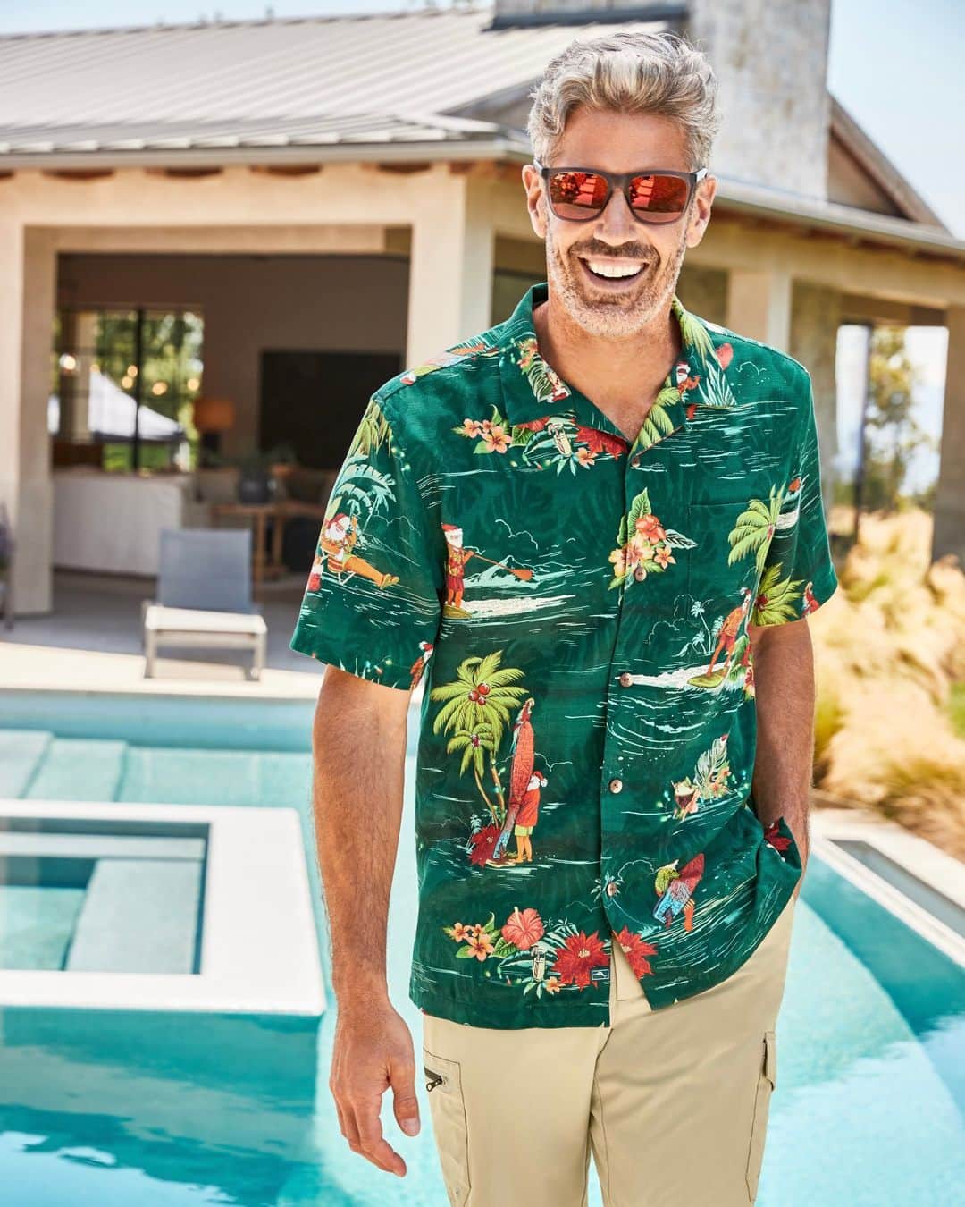 トミー バハマのインスタグラム：「Surf's up, Santa! We're releasing 5 (FIVE!) holiday-exclusive shirts, starting with this silk stunner that's ready to hang ten at happy hour.」
