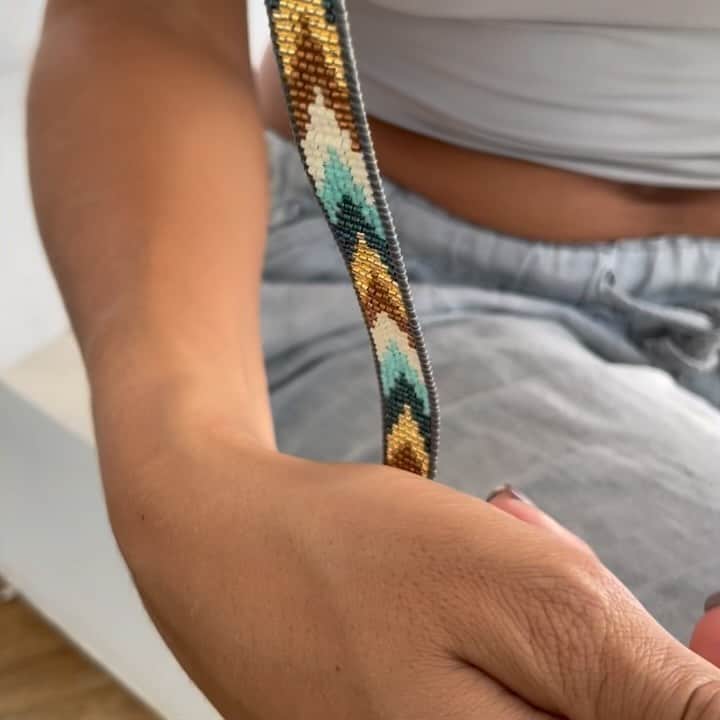 アズニのインスタグラム：「It’s a wrap in many different colours.  Hand stitched artisan jewellery 100% designed by Azuni.   #slowfashion #slowjewelry #slowfashionjewellery #artisancrafted #azuni」