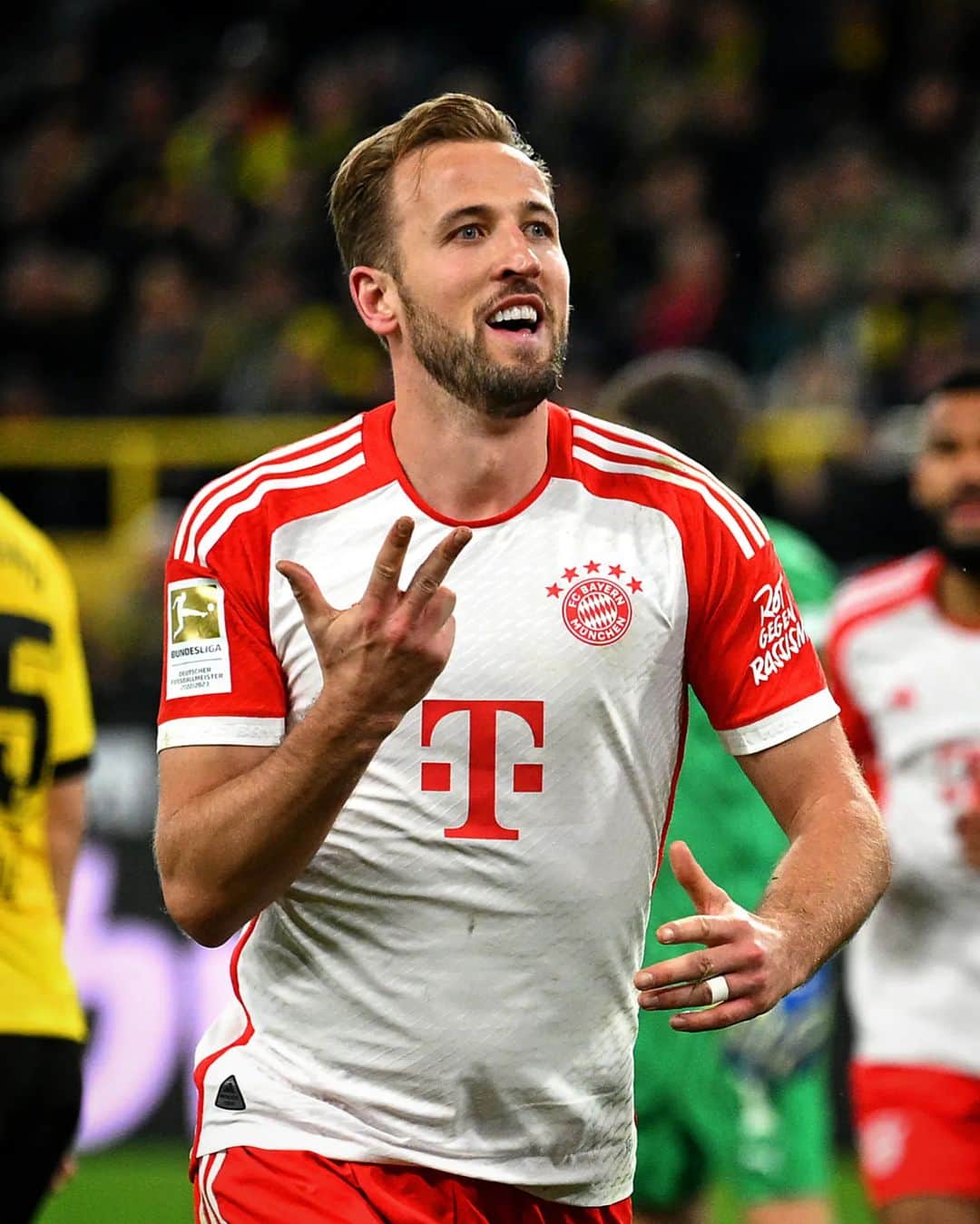 のインスタグラム：「Hat-trick hero (again) 🎩  #UCL」