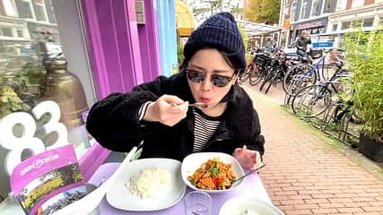 岡村咲のインスタグラム：「🇹🇭  タイカレー屋さんで カレーを食べない私😅  今日の動画で紹介してます！  #海外移住 #オランダ移住」