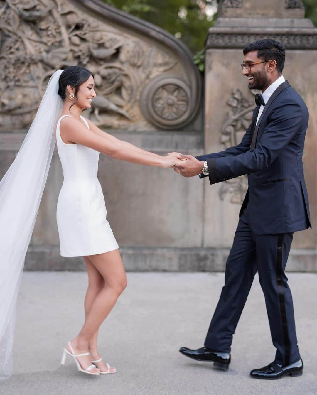 Ceci Johnsonさんのインスタグラム写真 - (Ceci JohnsonInstagram)「From @thepierreny penthouse celebrations to Central Park strolls, with luxe details & sparkling love: a young couple savors the sweet madness of #newyorkcity one heart-stopping moment at a time!❤️  Photography: @renezadoriphotography  Planning: @anaisevents  Florals: @flowersbyedgar  Venue: @thepierreny  Stationery: @cecinewyork  Rentals: @finelinencreation  Glam: @makeupbypriyanka @hairby_luli  Attire: @berta @berta.nyc @tomford @lovellabridal」11月5日 6時21分 - cecinewyork