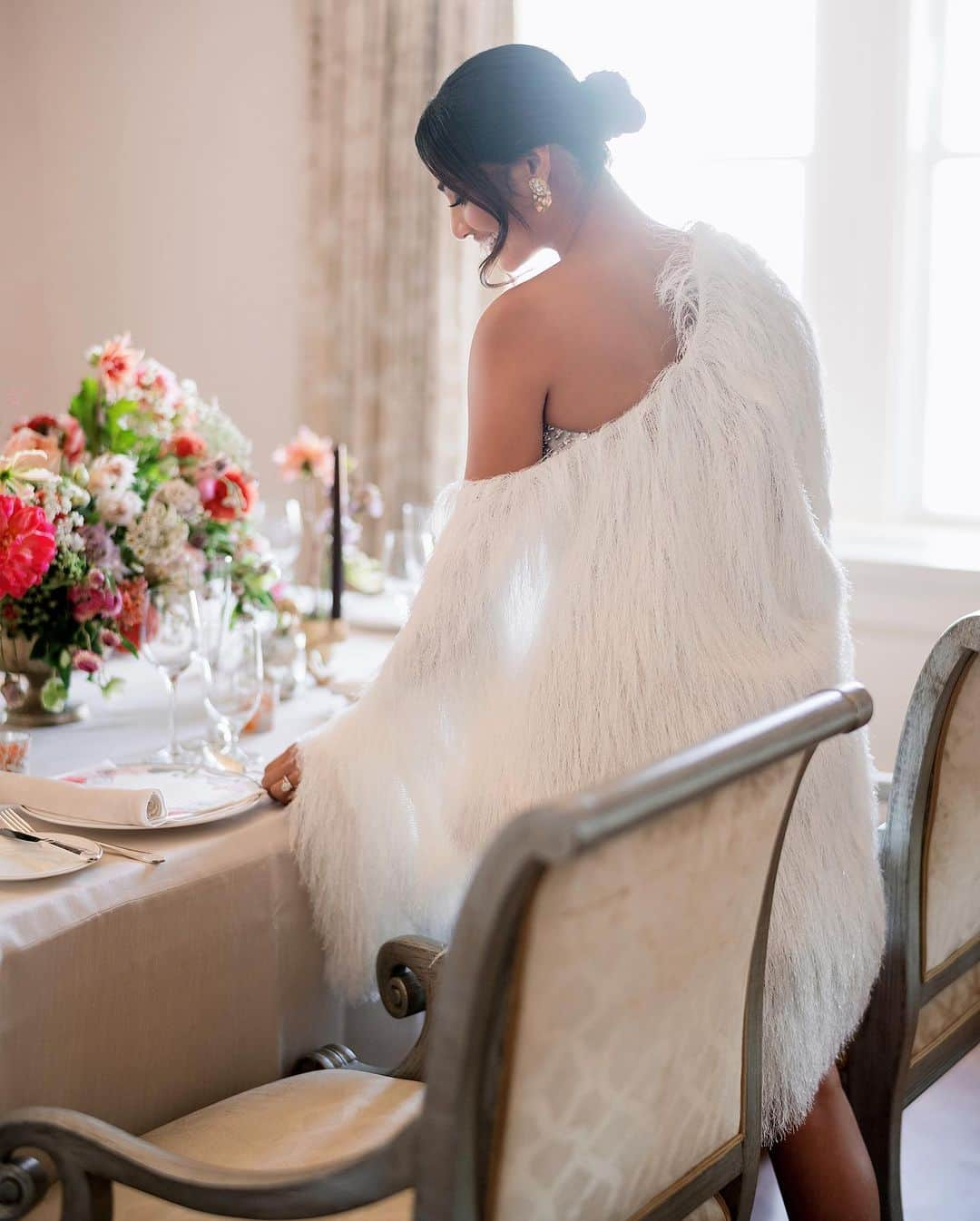 Ceci Johnsonさんのインスタグラム写真 - (Ceci JohnsonInstagram)「From @thepierreny penthouse celebrations to Central Park strolls, with luxe details & sparkling love: a young couple savors the sweet madness of #newyorkcity one heart-stopping moment at a time!❤️  Photography: @renezadoriphotography  Planning: @anaisevents  Florals: @flowersbyedgar  Venue: @thepierreny  Stationery: @cecinewyork  Rentals: @finelinencreation  Glam: @makeupbypriyanka @hairby_luli  Attire: @berta @berta.nyc @tomford @lovellabridal」11月5日 6時21分 - cecinewyork