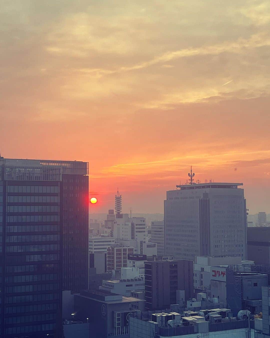 AZUSAのインスタグラム：「おはよう 東の空 202311050625」