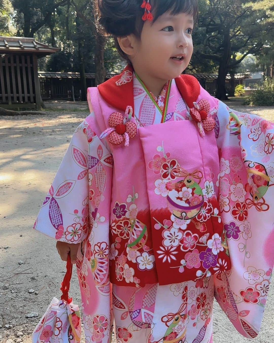 アレクサンダーのインスタグラム：「お疲れ様でした❤️ #３才」