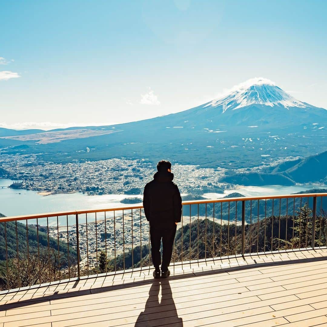 Sonoda COO Yukiyaのインスタグラム：「Check and Follow Beautiful Japan → @coo_travelphoto  Mt.fuji , one of my recommendations to visit when you come to Japan.  #photographer #videographer #tokyo #kawaguchiko #kyoto #family #couple #proposal #engagement #mtfuji」