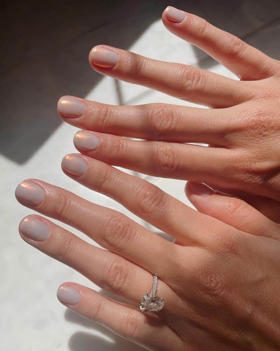 WHO WHAT WEARさんのインスタグラム写真 - (WHO WHAT WEARInstagram)「As beauty editors, we've heard plenty of horror stories from engaged friends who received a proposal when they least expected it—AKA their nails weren't done. It may seem like a small, trivial thing, but we like to be 100% prepared. If you even *suspect* that a proposal might be coming your way, we've asked nail artists to share what to get ahead of time. From pearl accents to “glazed donut” nails, head to the link in our bio for seven proposal- (and photo-) worthy manicures to try. photos: @harrietwestmoreland @imarninails @browngirlhands @themaniclub」11月5日 6時45分 - whowhatwear