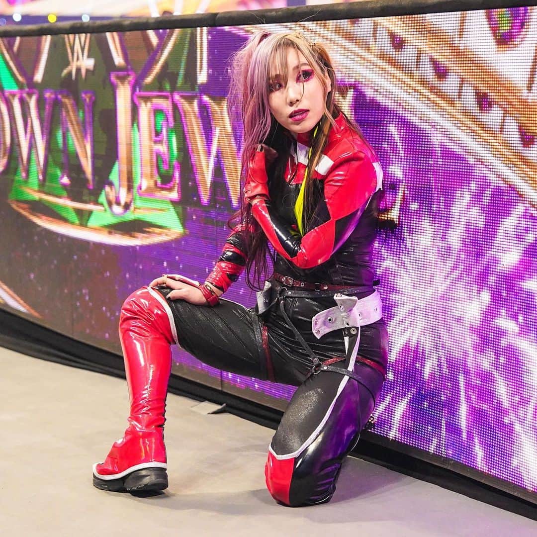 WWEのインスタグラム：「Reactions to @official_kairi’s return at #WWECrownJewel 👇」