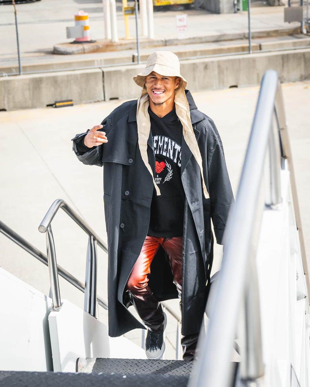 ワシントン・レッドスキンズのインスタグラム：「on the road again 🛫」