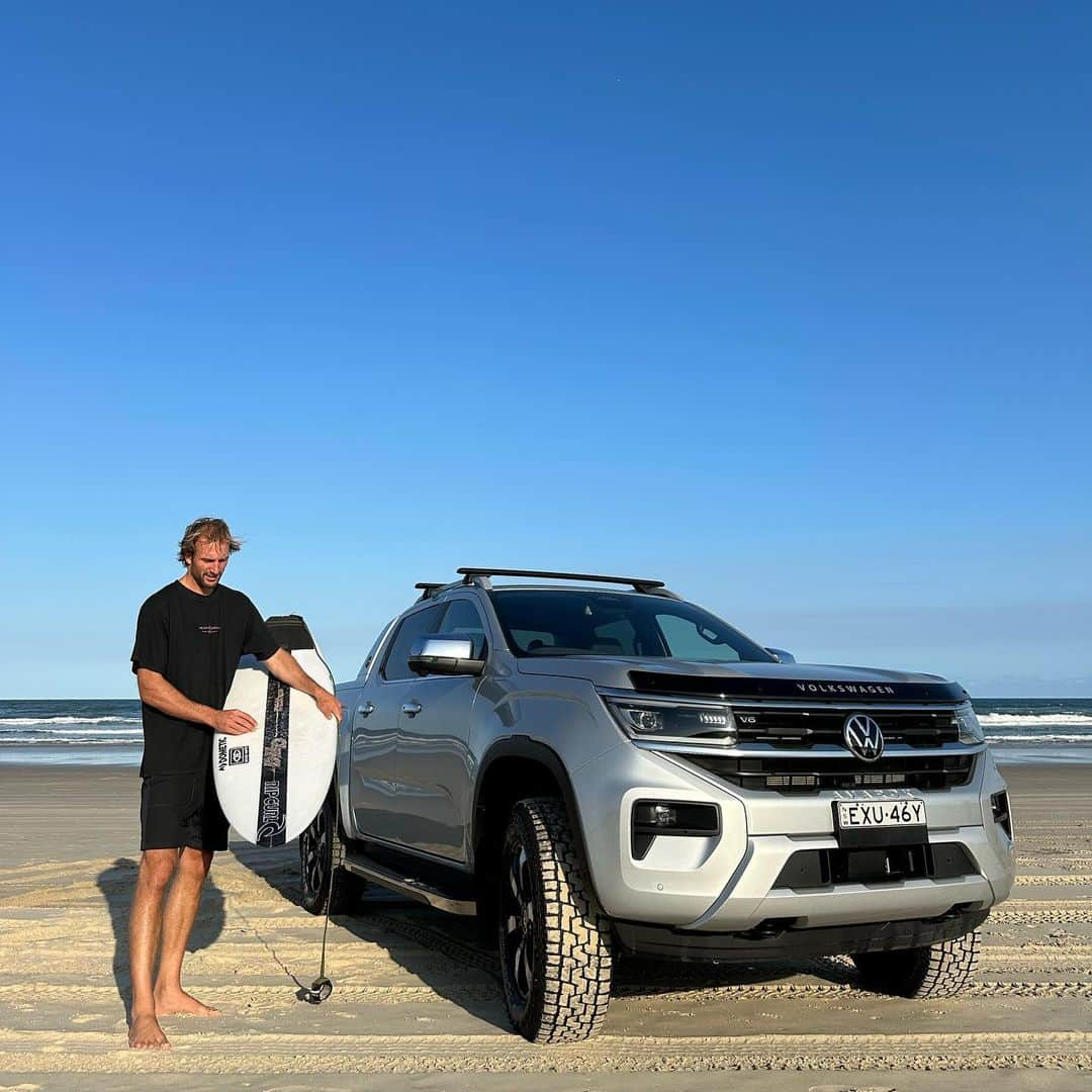 オーウェン・ライトのインスタグラム：「Frothing to announce that I have partnered with VW Commercial Vehicles to bring you more of my  adventures on this great Aussie coastline! Nothing better than getting off the beaten track in my now weapon of choice - the Amarok Aventura! Letss goo @vwamarokandvans #ad」