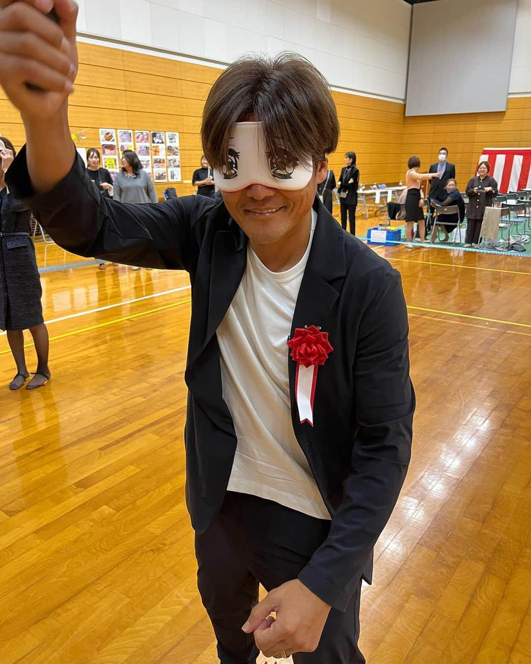 大久保嘉人さんのインスタグラム写真 - (大久保嘉人Instagram)「今回宿毛市ダブル成人式のイベントに、よっくんこと大久保嘉人さんに宿毛に来てもらいました。 最初は宿毛に着くまでが遠過ぎて、ずっと文句を言ってたけど宿毛に着いてからは満喫して 「また宿毛に来たい」 と、言ってくれました。 宿毛の魅力に魅了されたな。笑 よっくんまた来てね。  #宿毛市 #宿毛市ダブル成人式 #大久保嘉人 #椰子の湯 #豊ノ島」11月5日 7時13分 - yoshito13