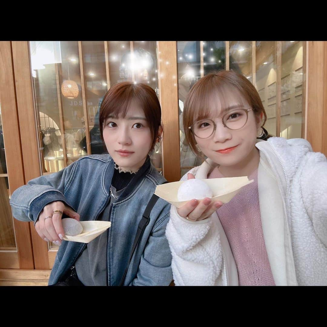 若月佑美さんのインスタグラム写真 - (若月佑美Instagram)「. 真夏と韓国行ってきました☺︎！ 実は、真夏とは初旅✈️ . ぎゅうぎゅうに詰め込んだ弾丸過ぎる旅でしたが、 回りたい場所沢山回れて、買いたいものも食べたいものも 食べれたから最高でした。 . 終わりの方はずっとMBTIの話をしてたなぁ。笑 (韓国にMBTIのおみくじみたいなのがあって。流行ってるのかな？) . 韓国の証明写真的? 인생네컷？名前分かんないんだけど、 それも撮ったので 動画と共にまた次の投稿に載せますね！！ . 真夏にはいつも感謝です。ありがとう。 . 続く . #韓国旅行  #한국  #秋元真夏  #若月佑美」11月5日 12時48分 - yumi_wakatsuki_official