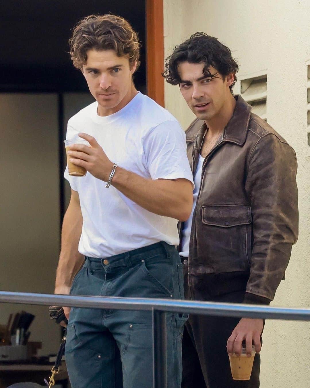 Just Jaredさんのインスタグラム写真 - (Just JaredInstagram)「Joe Jonas reunited with his “Devotion” co-star, Spencer Neville during down time in Los Feliz this week. We’ve got more pics of the well-dressed stars over at JustJared.com! #JoeJonas #SpencerNeville Photos: Backgrid」11月5日 7時30分 - justjared