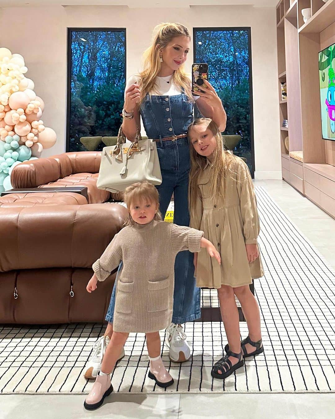 Sascha Barbozaのインスタグラム：「Color coordinated 😊🙃」