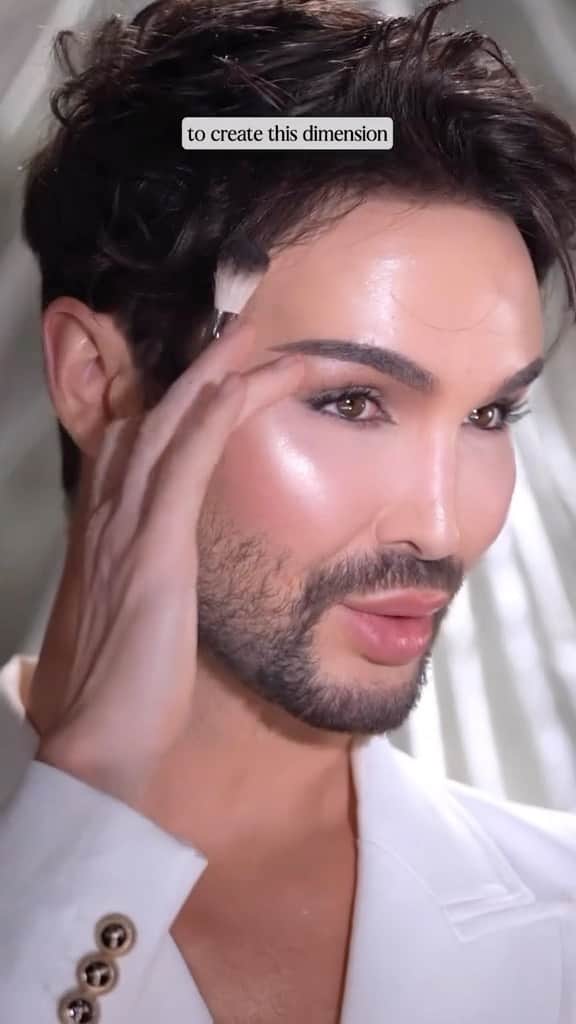 Anastasia Beverly Hillsのインスタグラム：「Dewy Set + Glow Seeker Highlighter = INTENSE CHAMPAGNE GOLD GLOW 🥂✨   Shop @paintedbyspencer’s (he/him) look at the link in bio!!   #AnastasiaBeverlyHills」