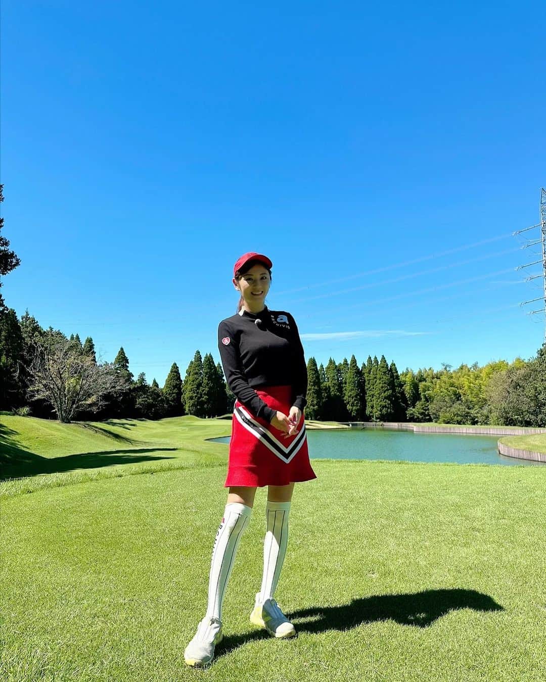 のインスタグラム：「ゴルフ交遊抄ご視聴ありがとうございました😊 スランプ絶不調のゴルフでした💦 あんなに練習してたのにー😩 言い訳はしたくないけど やっぱりゴルフというのはメンタルスポーツだなぁと 改めて難しさを感じました😓 でも最近はスランプ脱出中でいい感じになってきました😊 これからも頑張ります‼️ #原史奈  #ゴルフ #ゴルフレッスン #ゴルフ練習 #ゴルフ女子 #ゴルフ大好き #golf #ゴルフウエア #ゴルフコーデ #ゴルフグッズ #ゴルフ動画 #ping #g410 #callaway #paradym #paradymmaxfast #even #archivio #アルチビオ #resurrection #eyevol #cuartounited #instagolf」