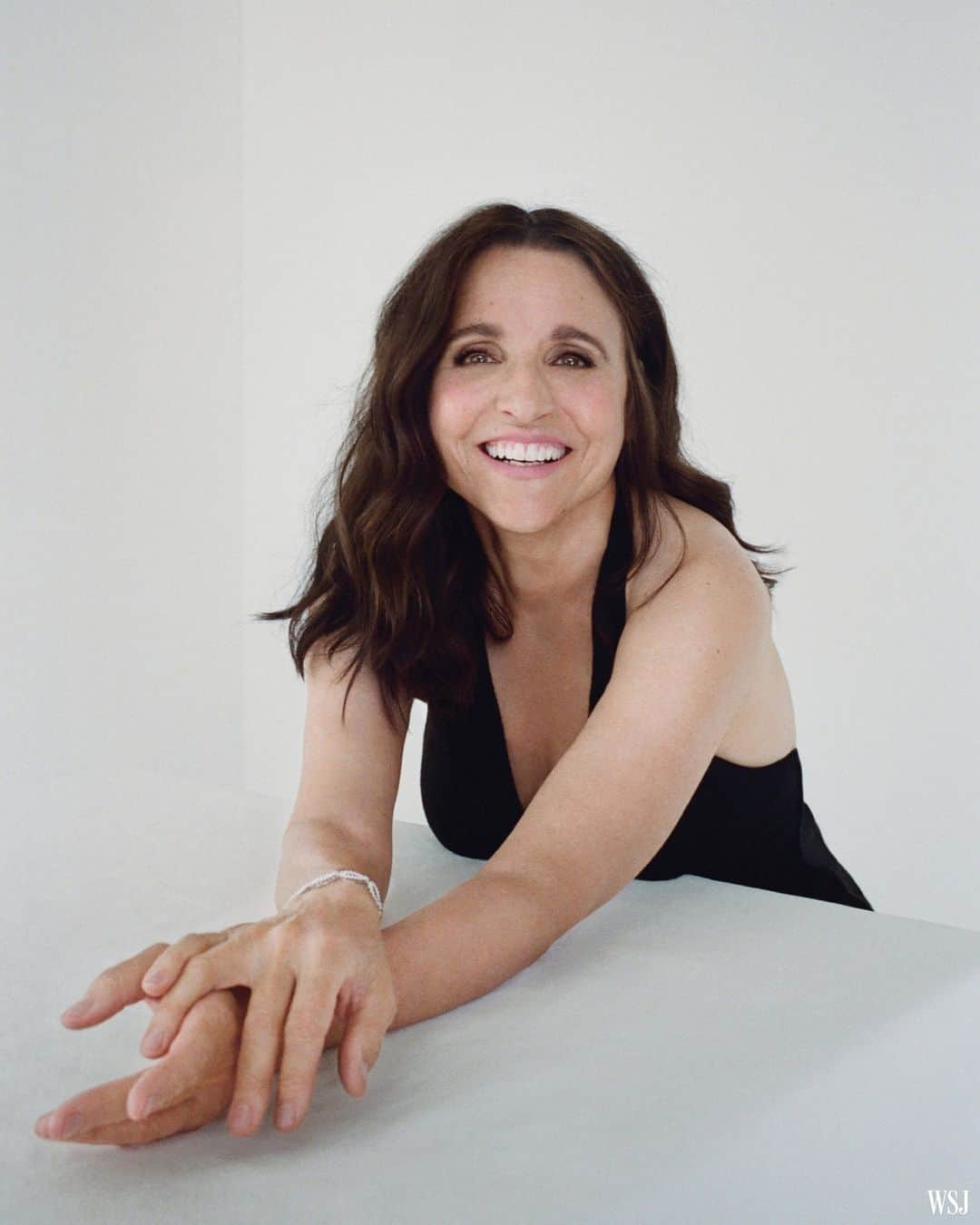 Wall Street Journalのインスタグラム：「Most funny people will say that where there’s laughter, there’s usually pain. Julia Louis-Dreyfus knows the reverse is also true.⁠ ⁠ Even while she explores new emotional depths in her work, she can’t help but find the funny. The comedy icon is bringing her singular point of view to more serious projects involving questions of marital strife, family tragedy and the wisdom of older women. The turn reflects, in part, where she is in her life right now.⁠ ⁠ “I have a lot of experience and I can bring it to bear,” @officialjld tells @wsjmag. “And I’m really interested in trying new things.”⁠ ⁠ It’s been five years since Louis-Dreyfus finished treatment for stage-two breast cancer. She used to feel immortal, she says, but not anymore. With the relief of remission comes a determination to make her next years count.⁠ ⁠ Louis-Dreyfus’s latest project is “Wiser Than Me,” her first podcast and her most personally revealing work yet. At 62, she is still in her second act but eager to learn about the third, bringing on guests such as designer Diane von Furstenberg, 76, singer Darlene Love, 82, and comedy icon Carol Burnett, 90.⁠ ⁠ The old ladies are talking, she’s listening, and the show’s a hit.⁠ ⁠ Read more at the link in our bio.⁠ ⁠ 📷: @maxfarago for @wsjmag」