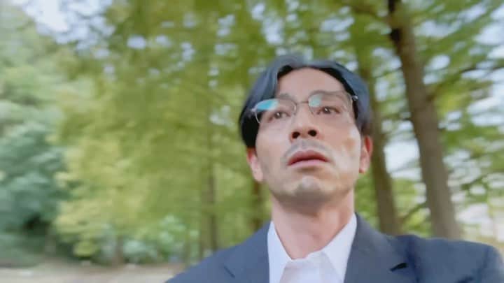 吉沢悠のインスタグラム：「． 深愛ちゃんの“妄想の世界“に入り込んだ、那須川夏生。  こんな不思議で平和な世界に、いれたら良いのになぁ。  泥濘の食卓は、回を増すごとに“後戻りできない現実“が展開していきます。  次週もご覧下さい。 【見逃し配信】も是非！  ーーーーーーーーーーーーーーーーーーー  テレビ朝日 土曜ナイトドラマ 【泥濘の食卓】 @nukarumi_ex   毎週土曜日よる11:30から放送です。  #泥濘の食卓 #齊藤京子 #櫻井海音  #原菜乃華  #戸田菜穂 #筒井真理子 #吉沢悠」