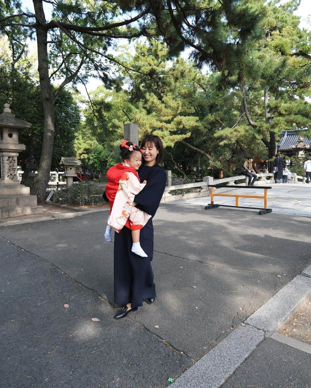 Hiromi Ｍaedaさんのインスタグラム写真 - (Hiromi ＭaedaInstagram)「七五三♡ みことがもう可愛すぎて、、とにかく親バカでした🤦🏻‍♀️  レンタル着物、着付け、ヘアセット、スタジオ撮影すべて息子の時もお世話になった @kimonoricca さんで♡  #七五三#3歳#みここーで」11月5日 8時13分 - hiron953