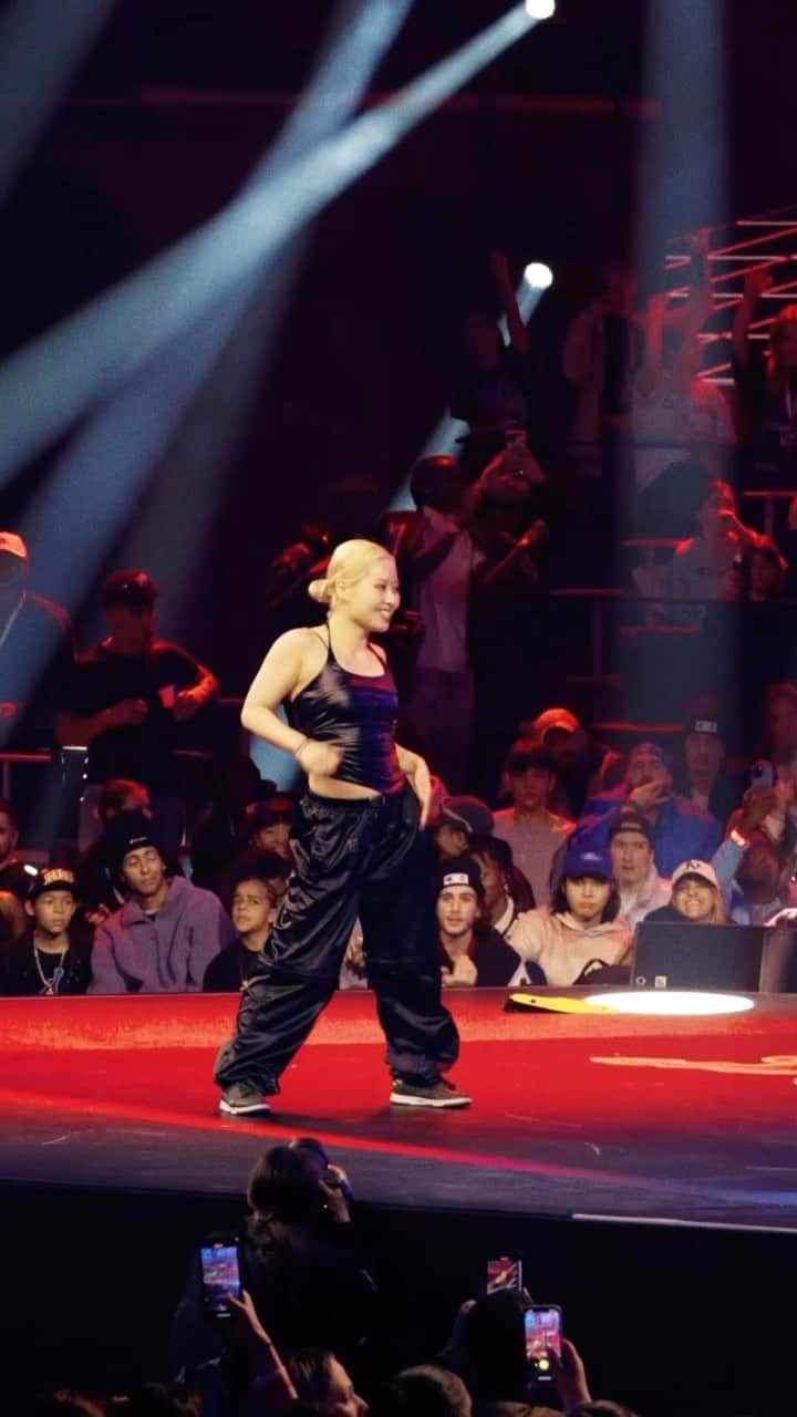 レッドブルのインスタグラム：「@waackxx_xy was IN IT TO WIN IT! 🏆🌍  She brought the moves to this year’s Red Bull Dance Your Style World Final 💯🌍 Watch the BATTLES now on @redbulldance YouTube!  🎵 @ciara   #redbulldanceyourstyle #redbulldance #dance #redbull #givesyouwiiings #worldfinal #frankfurt #germany」