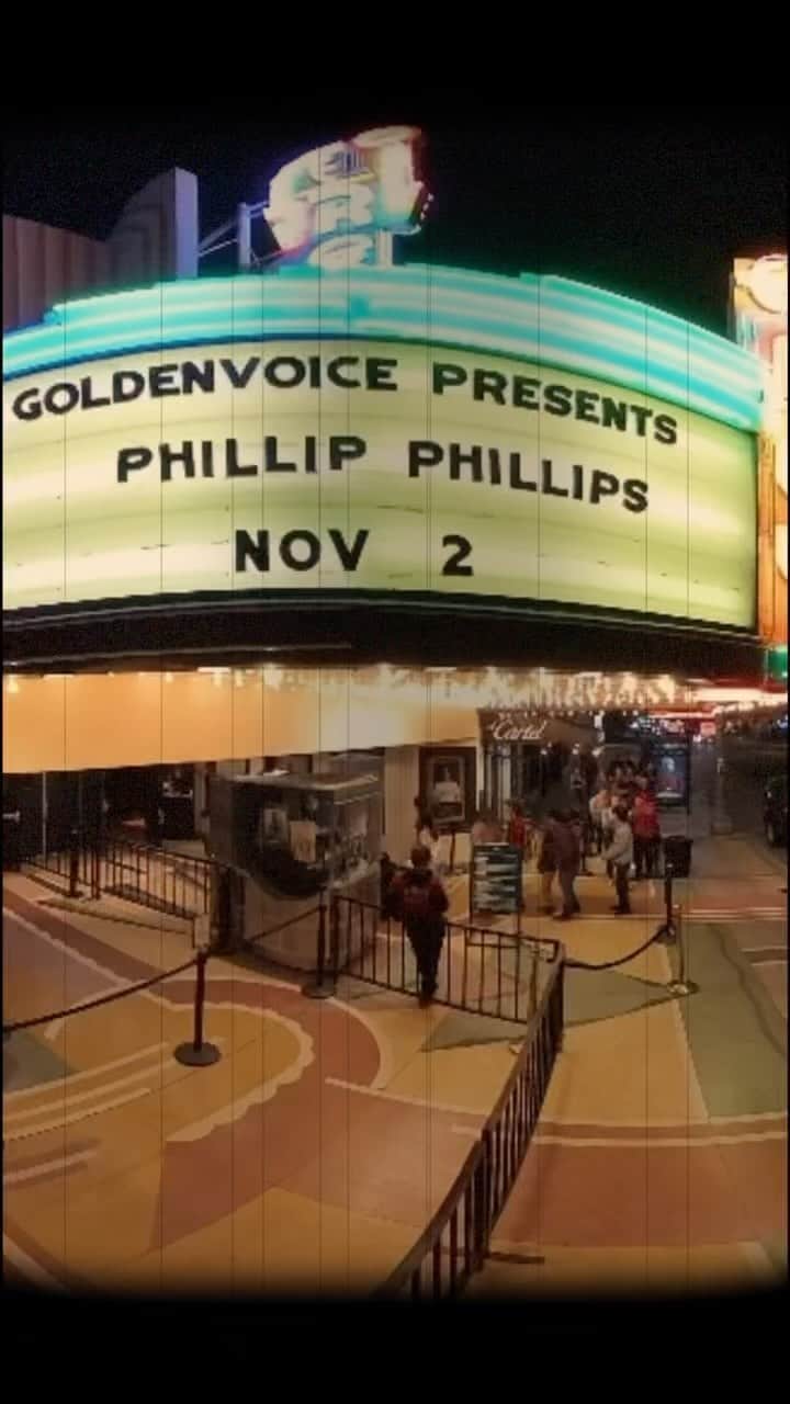 フィリップ・フィリップスのインスタグラム：「Thanks for rocking with us, LA 🎸 Phoenix tonight at @thevanburenphx, who am I gonna see there??   🎥: @lily.urick」