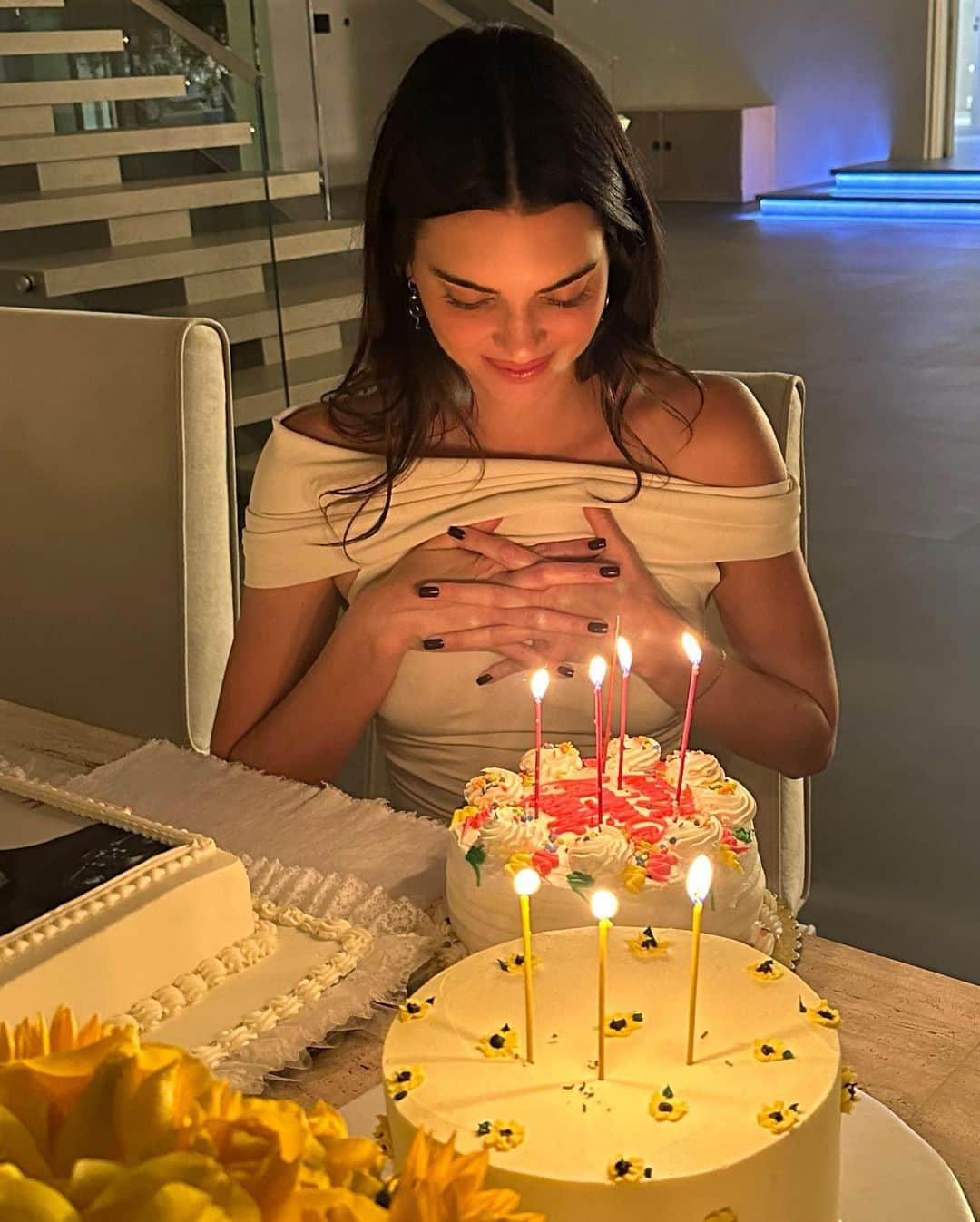 ケンダル・ジェンナーさんのインスタグラム写真 - (ケンダル・ジェンナーInstagram)「twenty ate」11月5日 8時49分 - kendalljenner