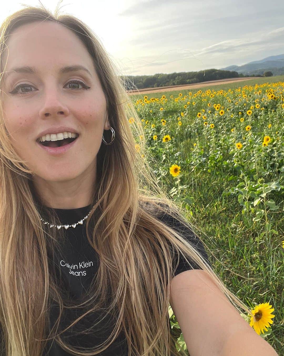 ナタリー・エモンズのインスタグラム：「🌻🌽🥞 #ナタリーエモンズ #エモやん」