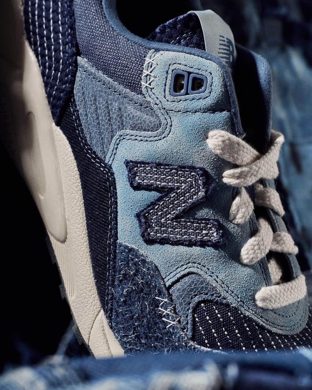 Sneaker Newsさんのインスタグラム写真 - (Sneaker NewsInstagram)「The materials and details on the New Balance "Boro Pack" are incredible. Inspired by traditional Japanese Boro technique, New Balance upgrades he 550 and 580 with indigo-colored suedes and denims with careful stitching. Tap the link in our bio for a closer look.」11月5日 9時00分 - sneakernews