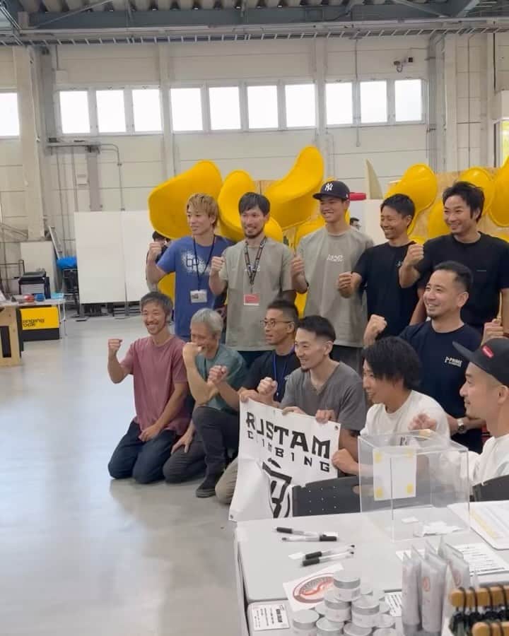 平山ユージのインスタグラム：「@climbing_expo_japan  Japan Climbing Expo @climbing_fes  Climbing Fes では沢山のメーカー、沢山のお客様と交流ができ、クライミングブランドの展示会としては一つ屋根の下で、これまでにない程に皆んなで盛り上げよう、と言う繋がりを感じる展示会でありイベントでした✨✨  @basecamp.import の皆んなも頑張って、楽しい企画を考えてくれ、 @rustamclimbing ルスタンカップでは、皆んな子供のようにはしゃいでいて本当に楽しかったです。  そして、何よりも @sundanceoutdoors.jp @tosho_associate @carpediem_climbing さんにはこの様な展示会が開催できたことに感謝いたします。  そして、参加して頂いた各メーカー様、そしてご来場頂いた皆様と関係が築けたことを大変有難く思っています。  ありがとうございました🙏 #climbingexpojapan #climbingfestival  #昭島アウトドアヴィレッジ」