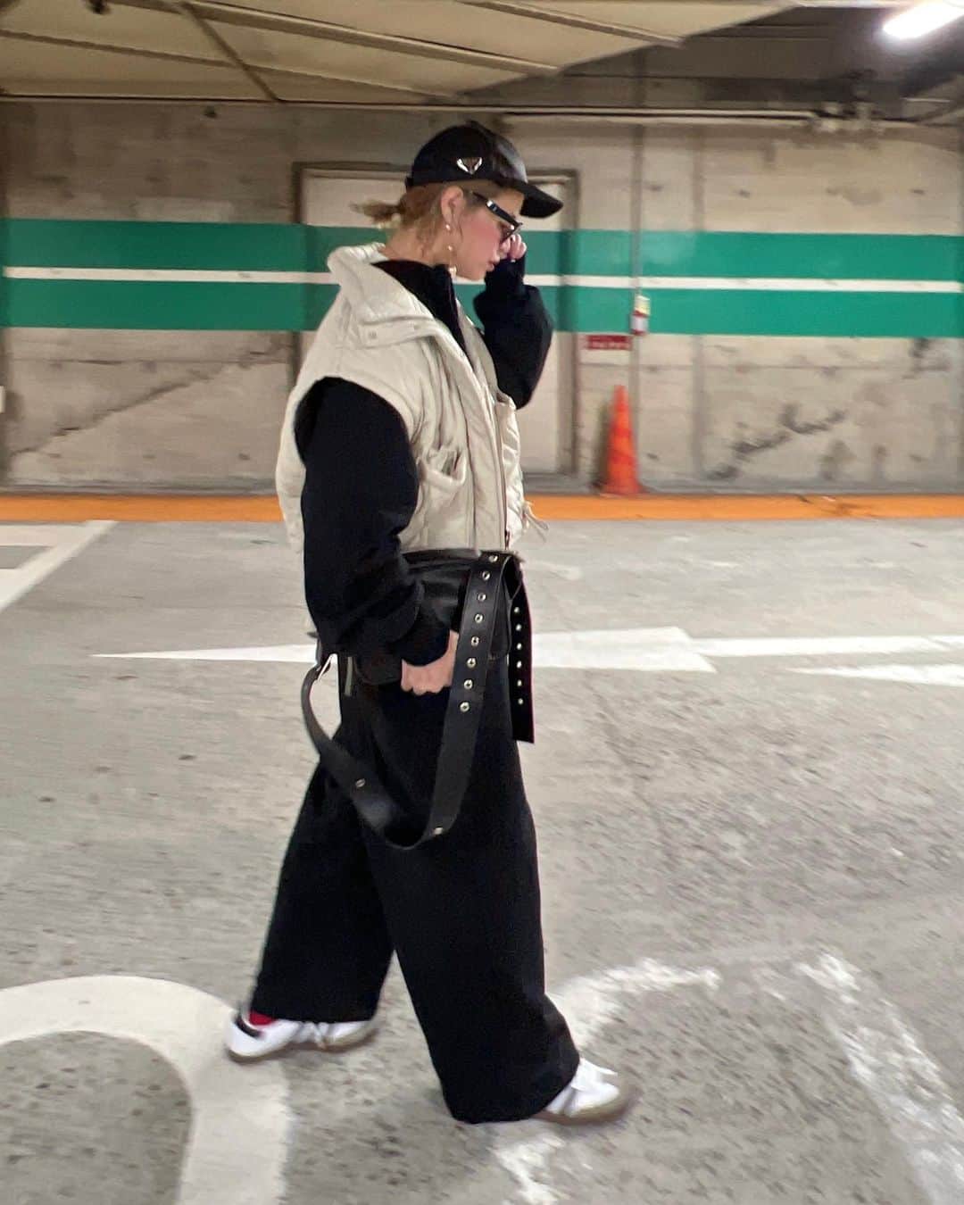 natsupoo0315のインスタグラム：「最近休みはこのつなぎちゃんばっかり！！ ギラギラスカートと一緒にzozoでポチてたんやけど こっちばっかり着ちゃってる🤤 わたしの身長でもこんなしっかり丈と ゆとりがあるやつはじめてやから イロチも欲しい♡🥹  WEARにタグつけてます🫶  バッグについても再販たくさんDMやコメント ありがとうございます😭 がんばって動いていただいてるので お時間いただけると幸いです🥹  #昨日のコーデ#オールインワン#adidassamba#wee9s#prada #しまむら#zara#167cmコーデ」
