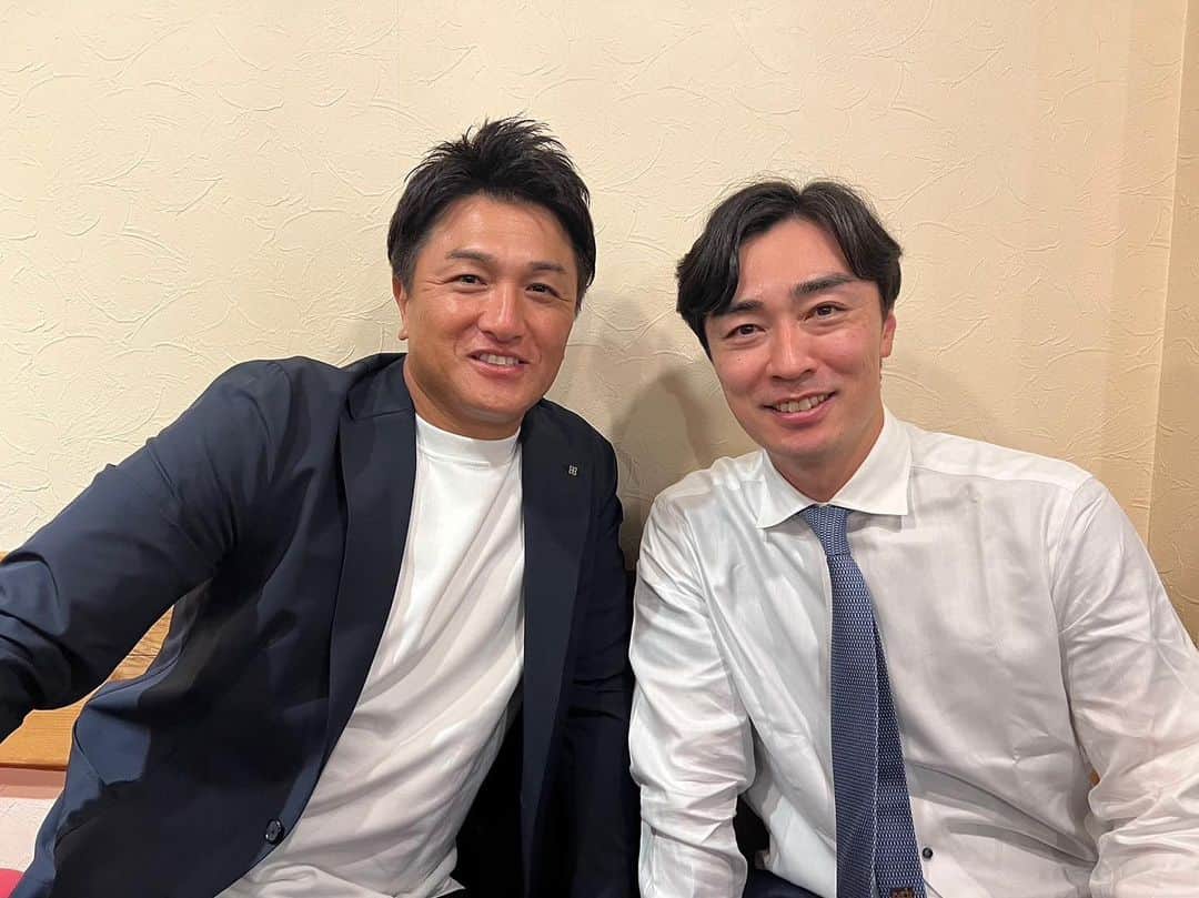高橋由伸のインスタグラム：「日本シリーズ第4戦、赤星さんとホークスの和田投手と一緒に解説をしました。和田投手は来年で４４歳、本当に素晴らしい大投手です。 #SMBC日本シリーズ #和田毅」
