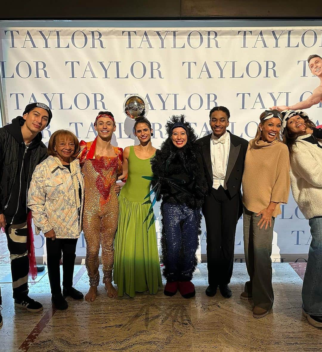 ヴァネッサ・ウィリアムスさんのインスタグラム写真 - (ヴァネッサ・ウィリアムスInstagram)「It was all about @paultaylordance this weekend…honorary chair of their gala , narrator for the Family Matinee of Prokofieff’s “Peter & the Wolf” and family fun on the promenade. Bravo to these beautifully talented dancers, maestro David Lamarche , Artistic Director Michael Novak , General Manager Noah Aberlin and the entire staff! Until next time 🥂🐺💐」11月5日 9時33分 - vanessawilliamsofficial