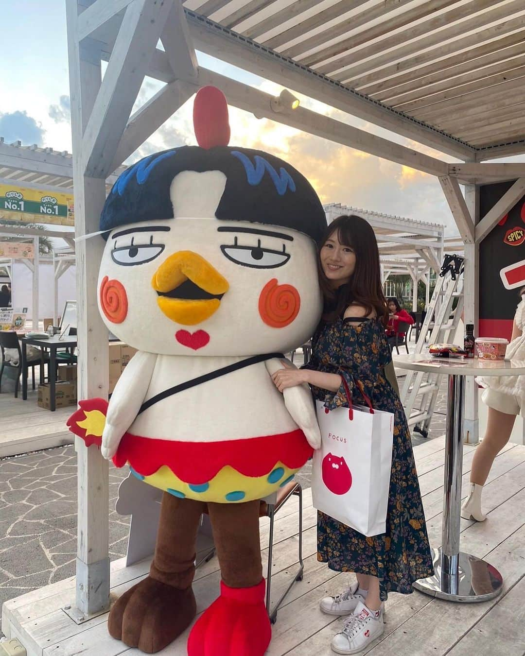 にゃんさんゴルフさんのインスタグラム写真 - (にゃんさんゴルフInstagram)「豊洲にあるキラナガーデンでの イベントいってきたよー❤️🎀✨️ ⁡ 01 メルセデス・ベンツ豊洲 @mercedesbenztoyosu みんな知ってるベンツさん🚙 ³₃  かっこよい車🙆‍♀️✨️  02 ブルダック  @samyangfoods_jp 韓国料理🐔🍴 試食したらちょい辛かったけど癖になる味🇰🇷💓  03 カルビー @calbee_Jp @calbee_frugra カルビーのポテトチップスー！ のり塩食べたよー！ 安定の味😻🥹ིྀ✨️  04 エステティシャンコスメ たかの友梨 @takanoyuri_cosme 美容が好きな人なら知ってるたかの友梨！ バブルマスククレンズ はクレンジング・洗顔・毛穴洗浄・泡パックまで1本で完了する万能マルチクレンズを貰ったのでまた載せます🤔✨️  05 宮崎県都城市 @miyakonojo_furusato ふるさと納税受け入れ額日本一の都城市！ みんなふるさと納税ってやってる？🥩  06 ピーロート・ジャパン @pieroth_japan 世界規模のワイン直販会社さん🍷 ボトルデザインもお洒落だった♡  07 AZESPO GOLF&BODYMAKE池袋 @azespo.ikebukuro 池袋で唯一のゴルフスタジオとパーソナルジムとマッサージを併設している施設なんだって✨️ 😳  ⁡  🌴PR  #PR #豊洲 #豊洲キラナガーデン #インフルエンサー #インスタグラマー #イベント #influencer  #バブルマスククレンズ #ジュエリーパクト#たかの友梨 #メルセデスベンツ豊洲 #ベンツ #江東区 #池袋パーソナルジム#シュミレーションゴルフ #ゴルフレッスン #AlucelucePlus #アルーチェルーチェプラス #ブルダック #辛すぎでも旨すぎ#ブルダックソース #こんなにおいしかったっけ #のりしお #ベイクドオーツ#ピーロート」11月5日 9時33分 - miiiii0228