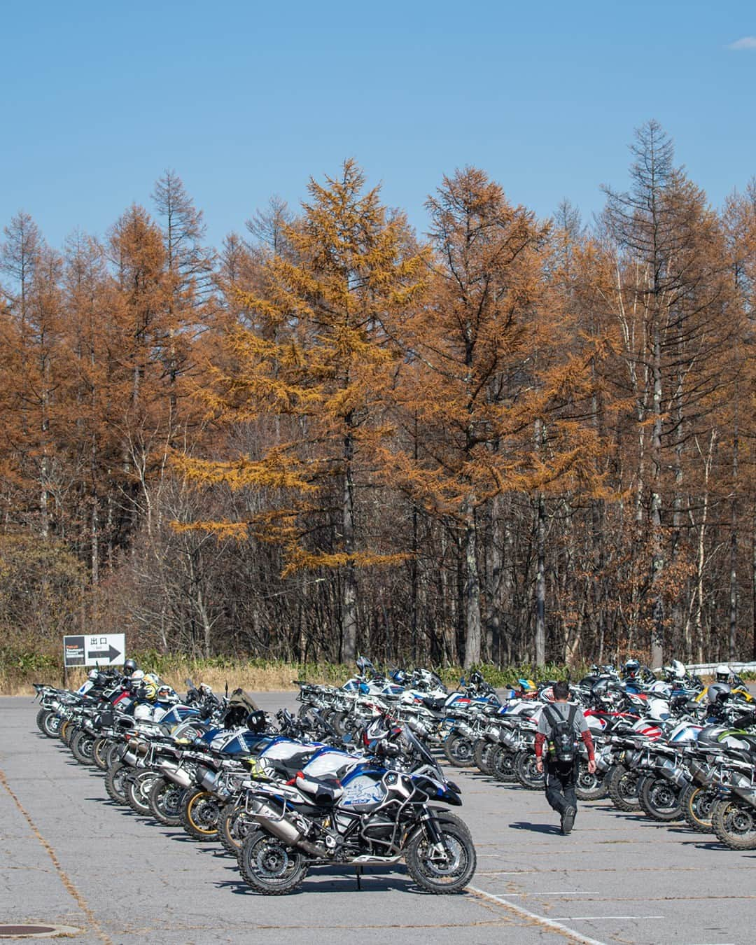 BMW Motorrad Japanさんのインスタグラム写真 - (BMW Motorrad JapanInstagram)「GS Trophy の日本代表選手を決定する国内予選会「INTERNATIONAL GS TROPHY QUALIFIER JAPAN 2024」が、 11/3(金)より群馬県のパルコール嬬恋リゾートで行われています。  日本各地から集結した選手たちは愛車のGSでさまざまな課題にチャレンジ！  本日は最終選考会。 2024年にアフリカ・ナミビアで行われるINTERNATIONAL GS TROPHYに出場する日本代表選手がいよいよ決定します！  #MakeLifeARide #SpiritOfGS #GSTrophy #R1250GS #F900GS #F800GS #R1200GS #BMWMotorrad #BMWモトラッド #駆けぬける歓び #GSトロフィー」11月5日 9時30分 - bmwmotorradjapan