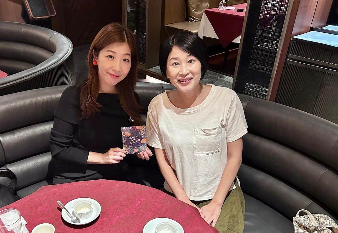 半井小絵のインスタグラム：「『劇場の魔法』でご一緒した女優のちかまろさんとランチ🍴  先月、初めてお会いして、まだひと月も経っていないのに学生の頃からの友人のように感じています。 大人になってからは、ご縁があって数年かけてお友達の関係を築いていくものと思っていたら、こんなことってあるんですね。 幸せだなぁ〜♪  入浴剤いただきました💕」