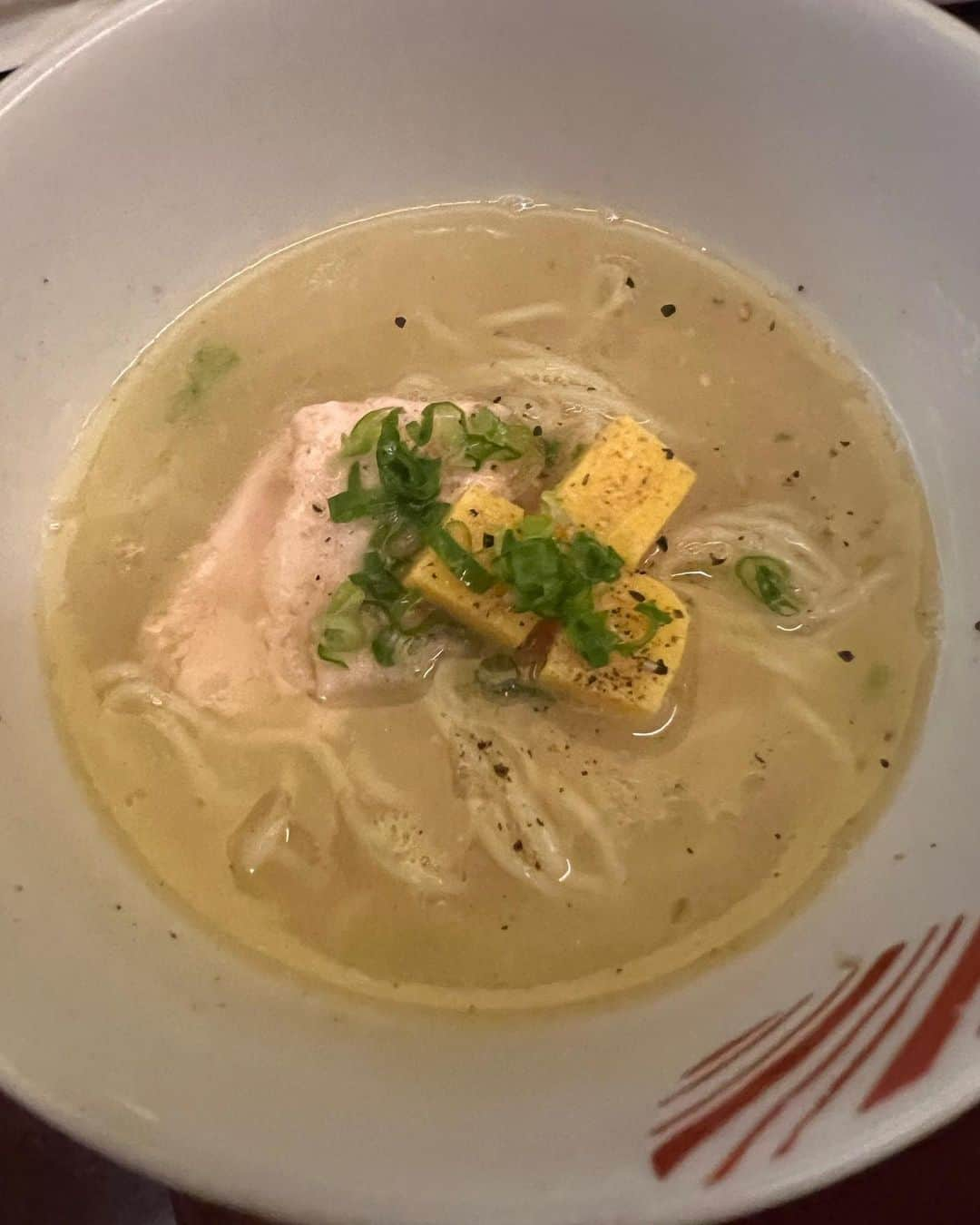 甘糟記子さんのインスタグラム写真 - (甘糟記子Instagram)「ハワイ初日の夕飯は八兵衛！  眠気を吹き飛ばすべく乾杯（笑）  アラカルトで頼むより、おまかせコースの方が断然お得！  美味しくいただきました\(//∇//)\  ダウンタウンはオシャレなご飯屋が増えたけど、夜は少し怖いからドキドキ。 久しぶりなもんで（笑）  でもみみちゃんのお陰で楽しめてます(๑>◡<๑)  #甘糟旅行ハワイ#甘糟旅行#ハワイ#女子旅#焼き鳥八兵衛#乾杯#感謝#秋休み」11月5日 9時47分 - norihey924