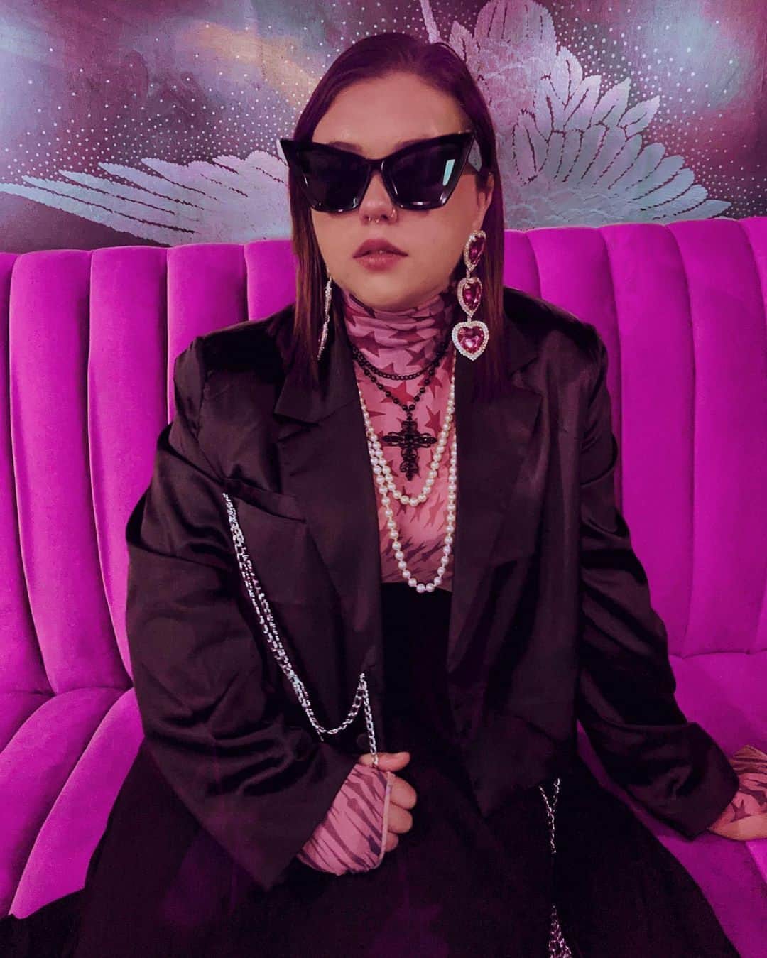 YouTubeのインスタグラム：「jokes as sharp as her eyeliner @stanzipotenza」