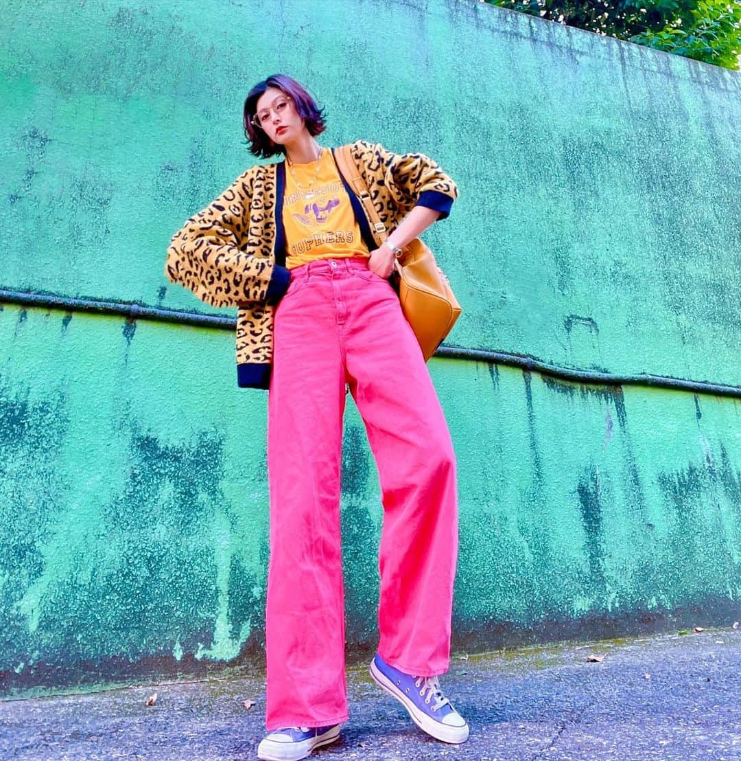 石井美絵子さんのインスタグラム写真 - (石井美絵子Instagram)「NIKEの豹柄カーディガン🐆 可愛いし着心地良いし買ってよかった🇰🇷 どんどん好きになる🫣  top #古着 outer #NIKE denim #古着 sneaker #converse ーーー #古着コーデ #古着ファッション #古着女子 #古着好き #派手好き #カラフル好き#派手服 #派手コーデ #カラフルファッション #カラーコーデ #vintagefashion #vintagelover #colorfulfashion #ミカコのフク」11月6日 22時00分 - mikako.ishii